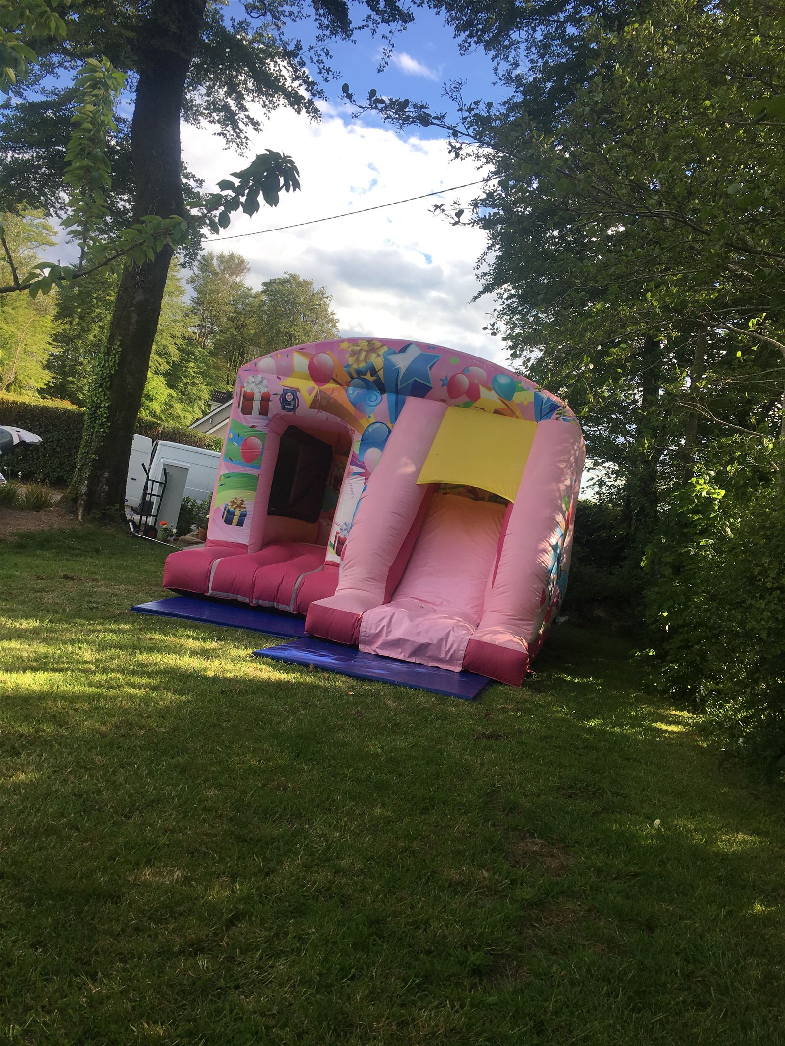 bouncing castle with slide