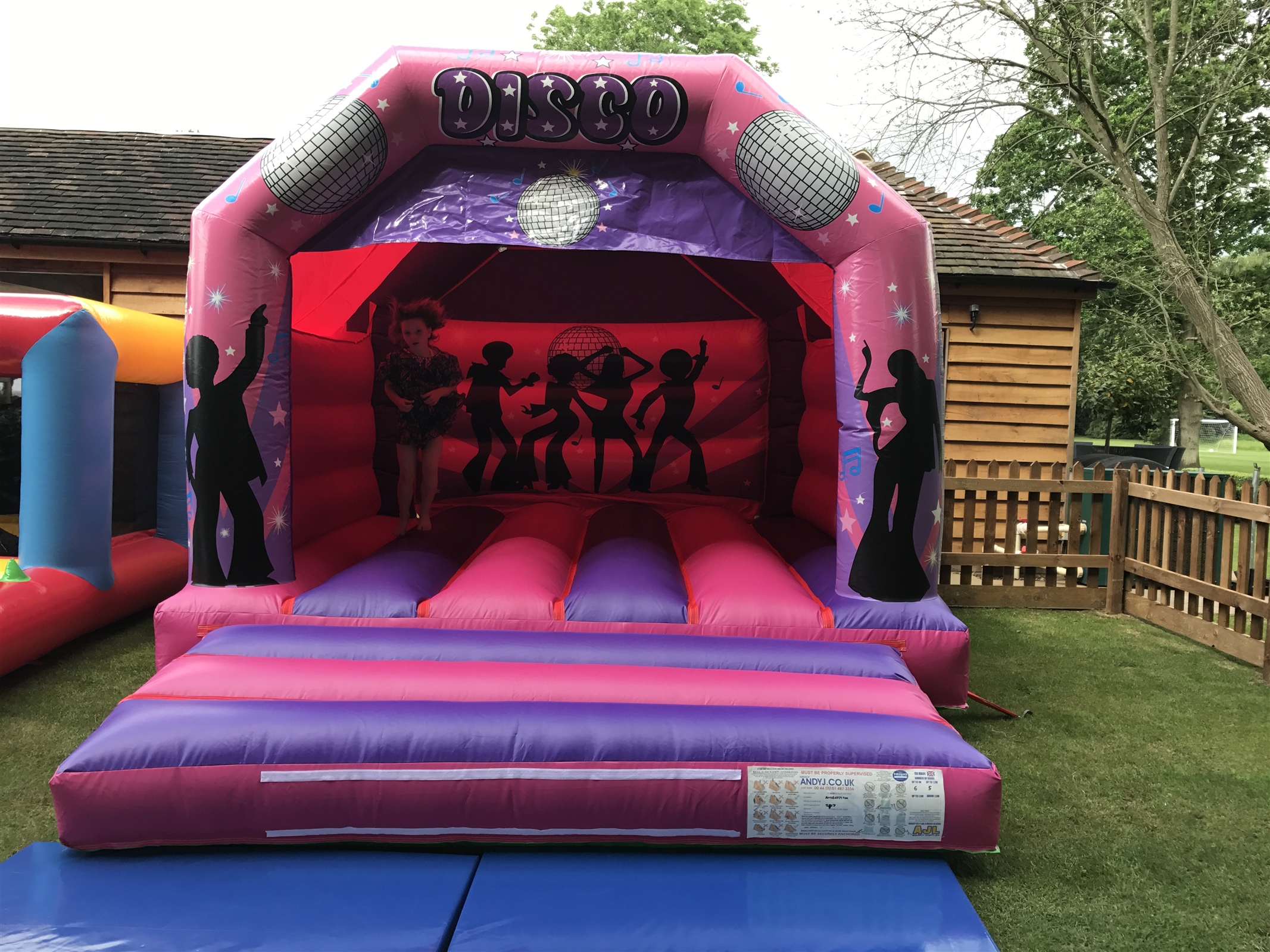 Standard Bouncy Castles - Best Bouncy Castle Hire, Bouncy Castles ...