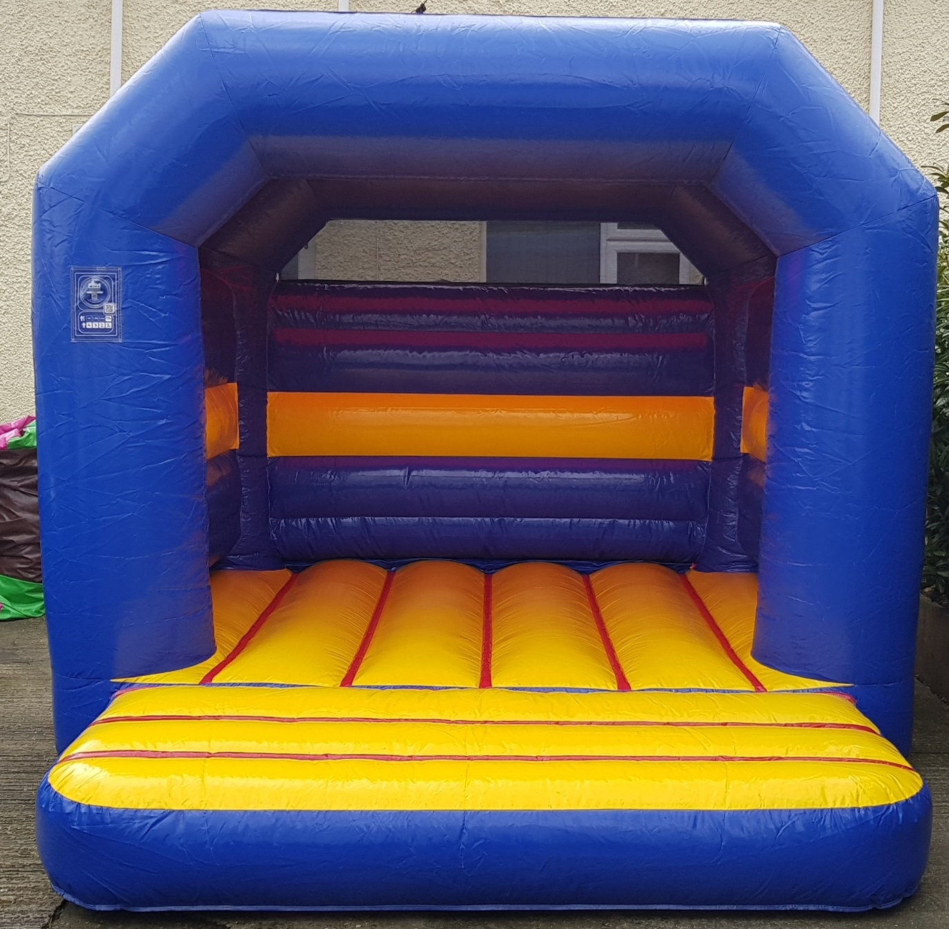 hire small bouncy castle