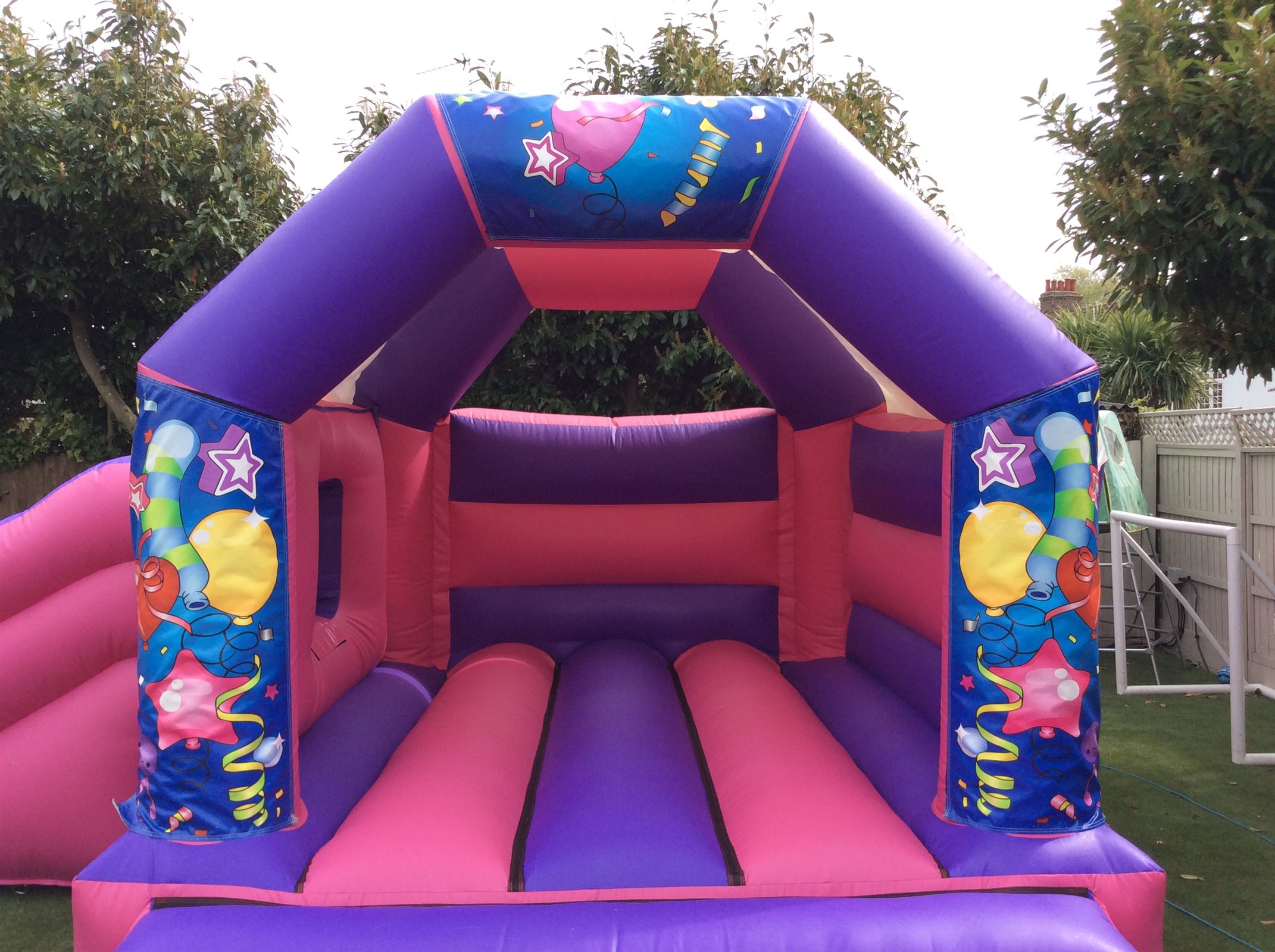 BALLOONS BLUE BOUNCY CASTLE 16FT vs 15ft Bouncy Castle Hire, Soft