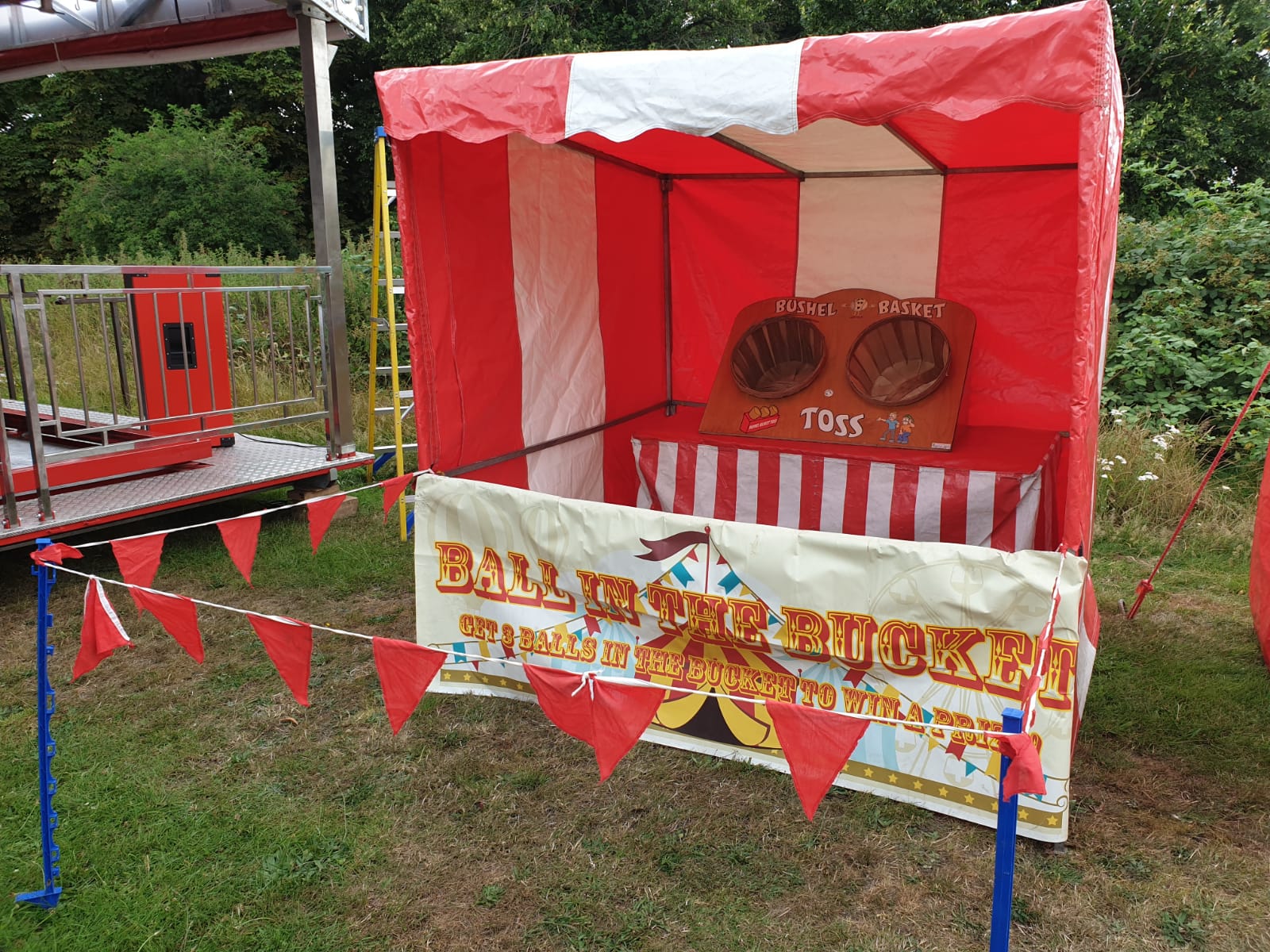 fun-fair-stall-ball-in-the-bucket-hire-in-uk