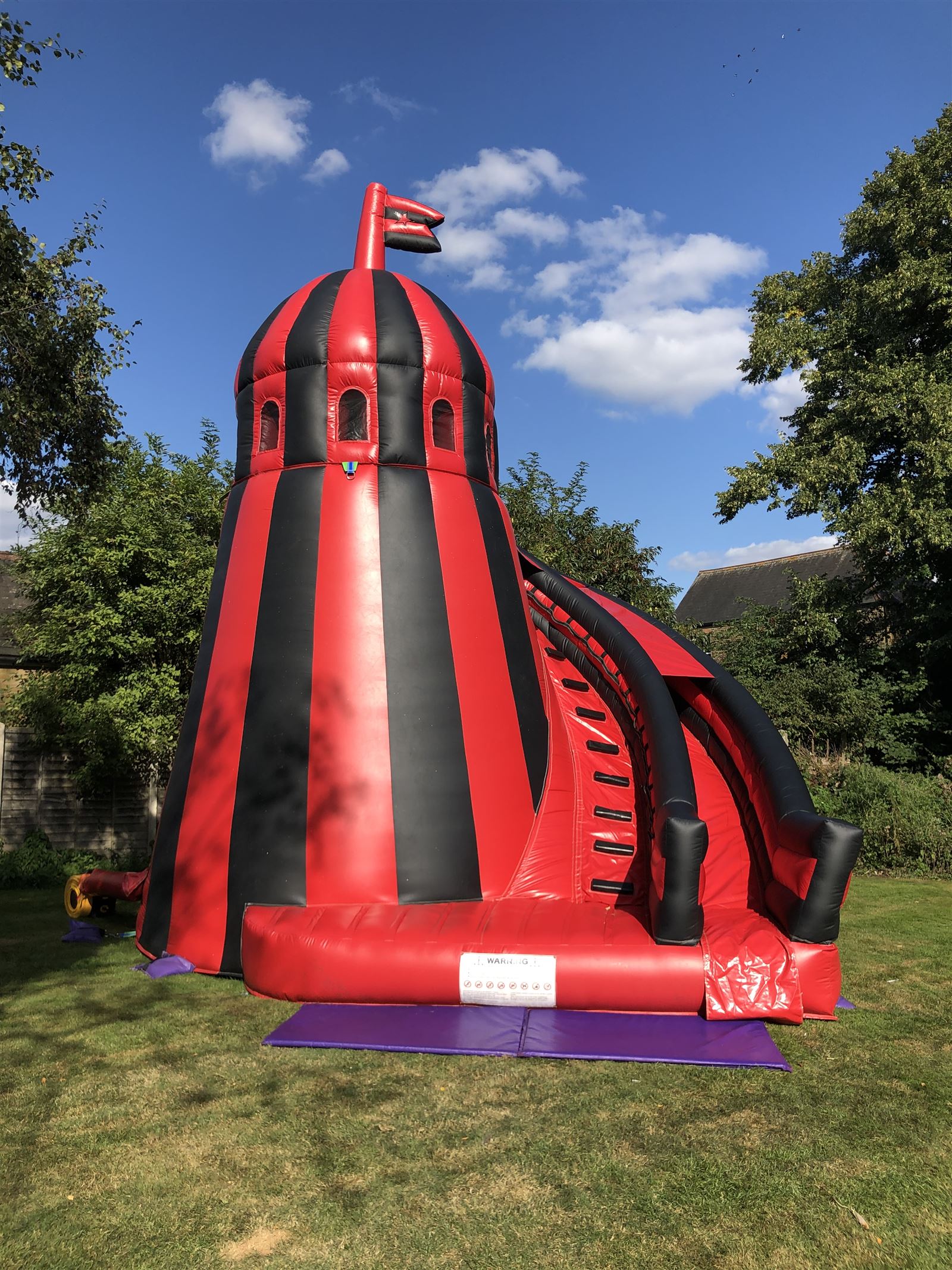 bouncing castle with slide