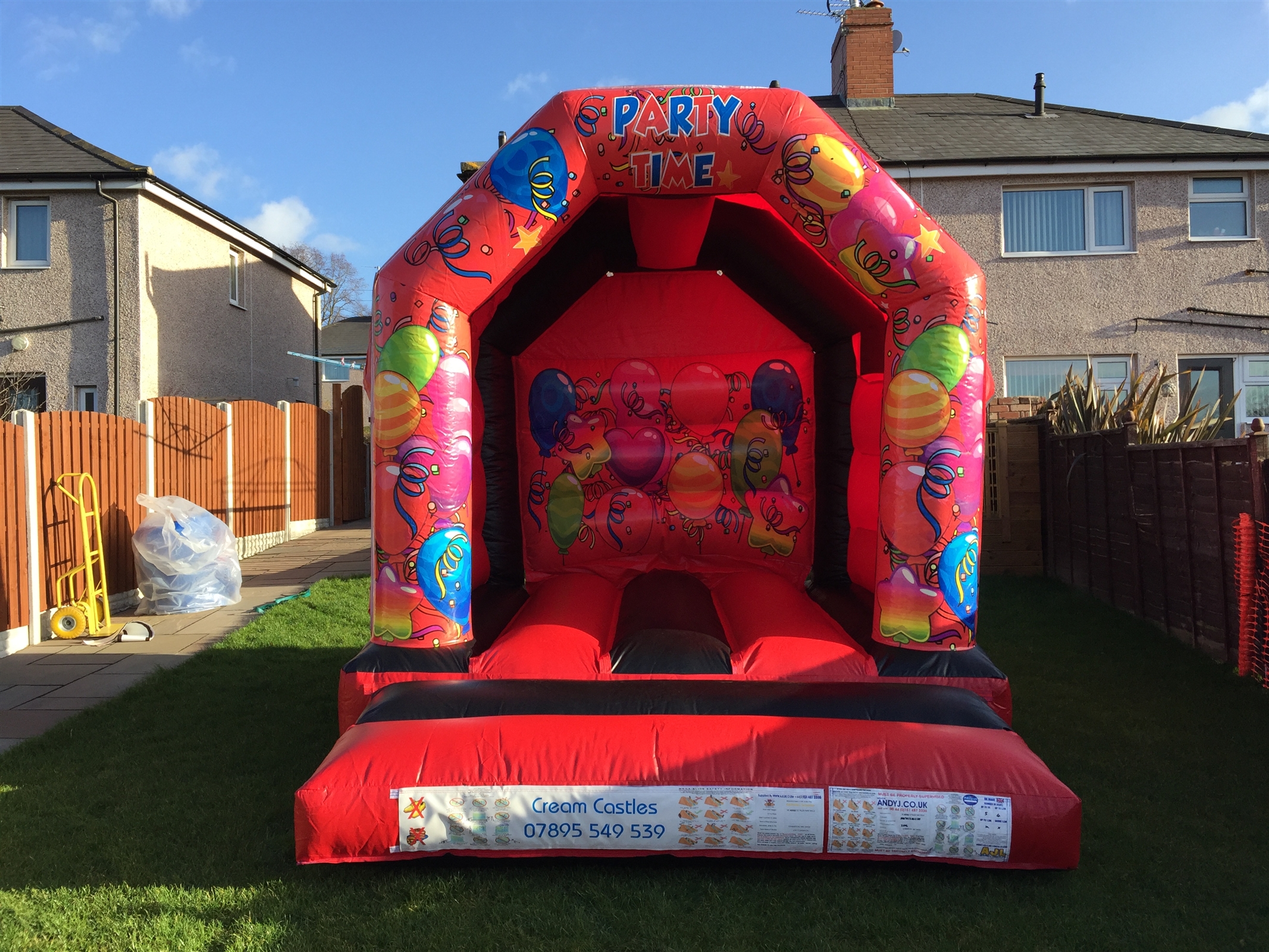 hire small bouncy castle