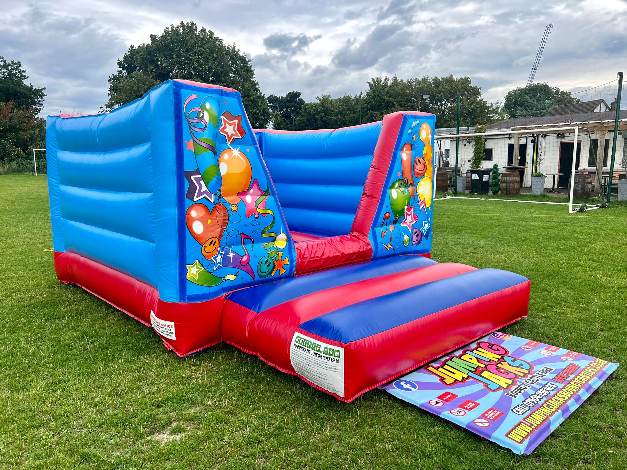 10x13 Red & Blue V Front - Bouncy Castle Hire in Bromley Croydon South