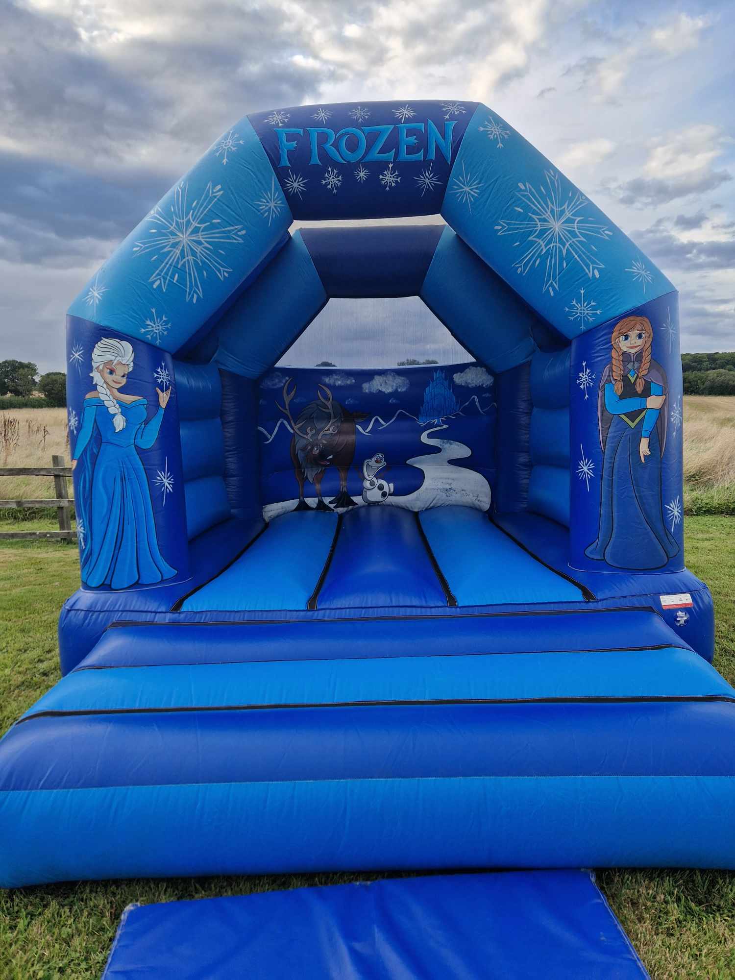 frozen-hire-in-lincoln-lincs-bounce