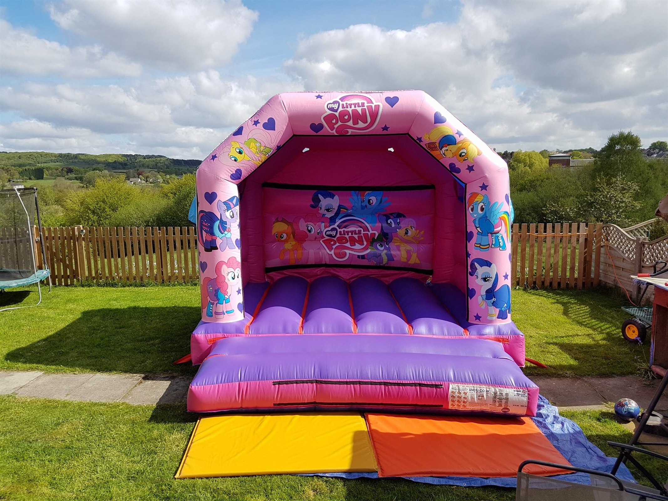 childrens bouncy castles