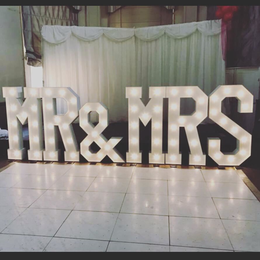 giant-5ft-light-up-mr-mrs-letters-for-hire