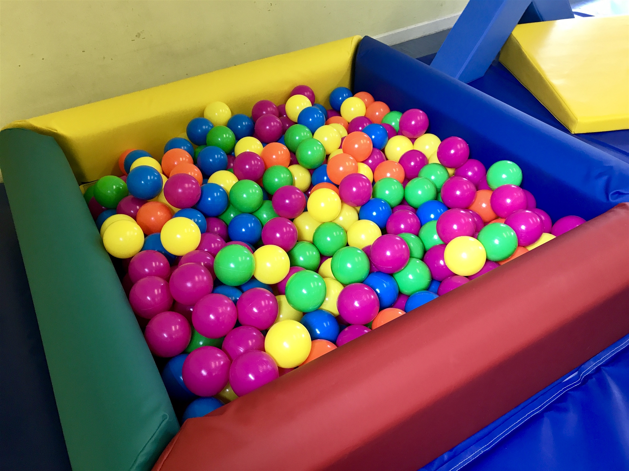 bouncy castle and soft play hire