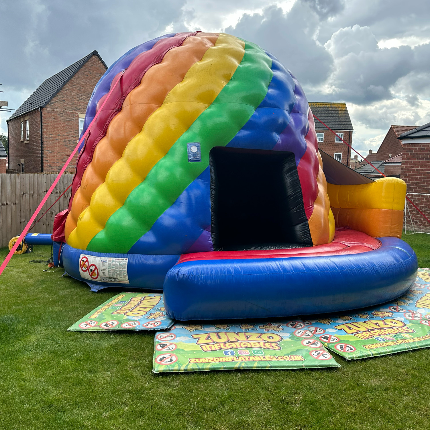 Rent Inflatable Nightclub 10m x 5m x 4m in Middlesbrough (rent for £1250.00  / day, £714.29 / week)