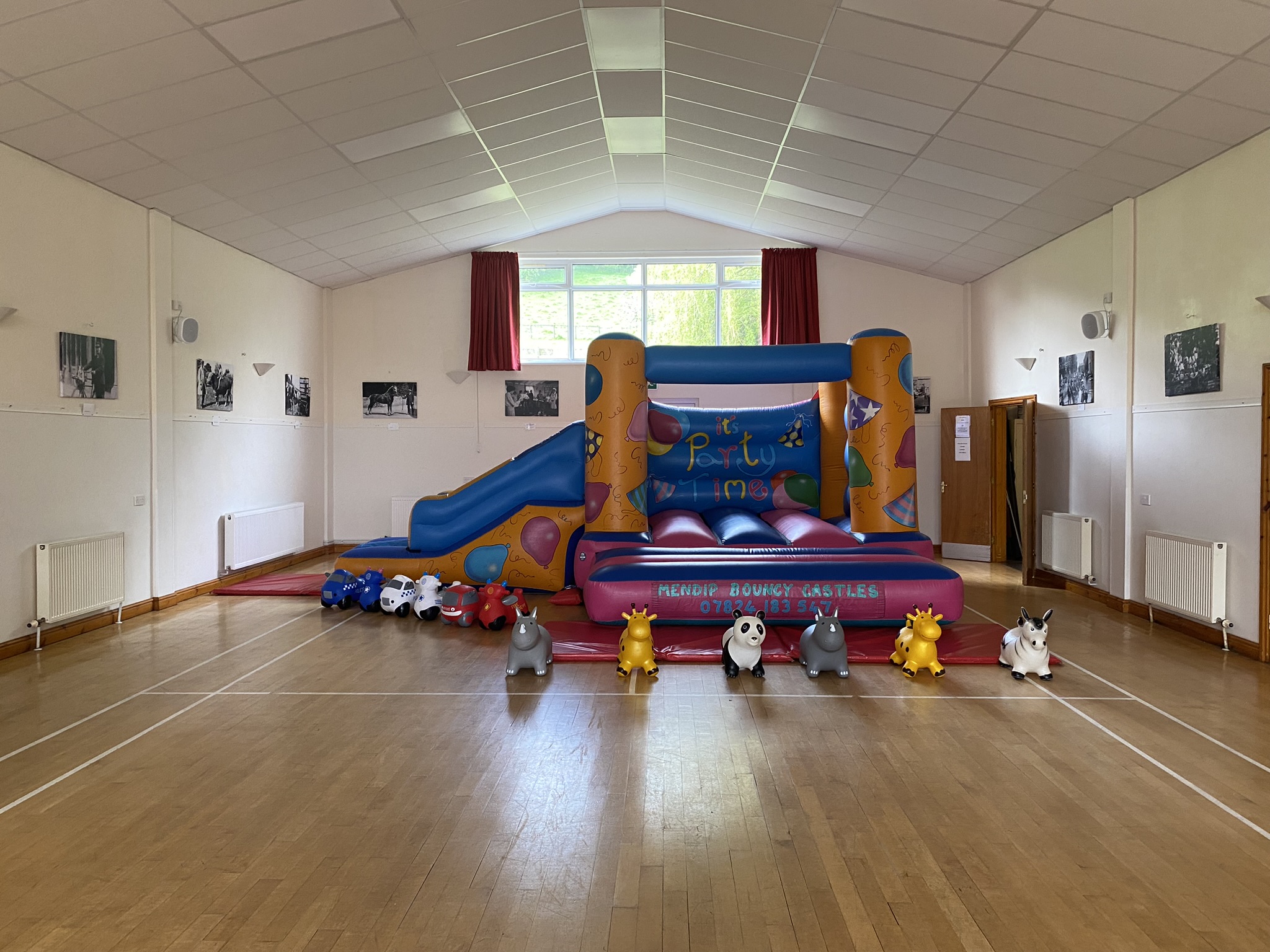 henton-village-hall-best-bouncy-castle-inflatable-slides-soft-play