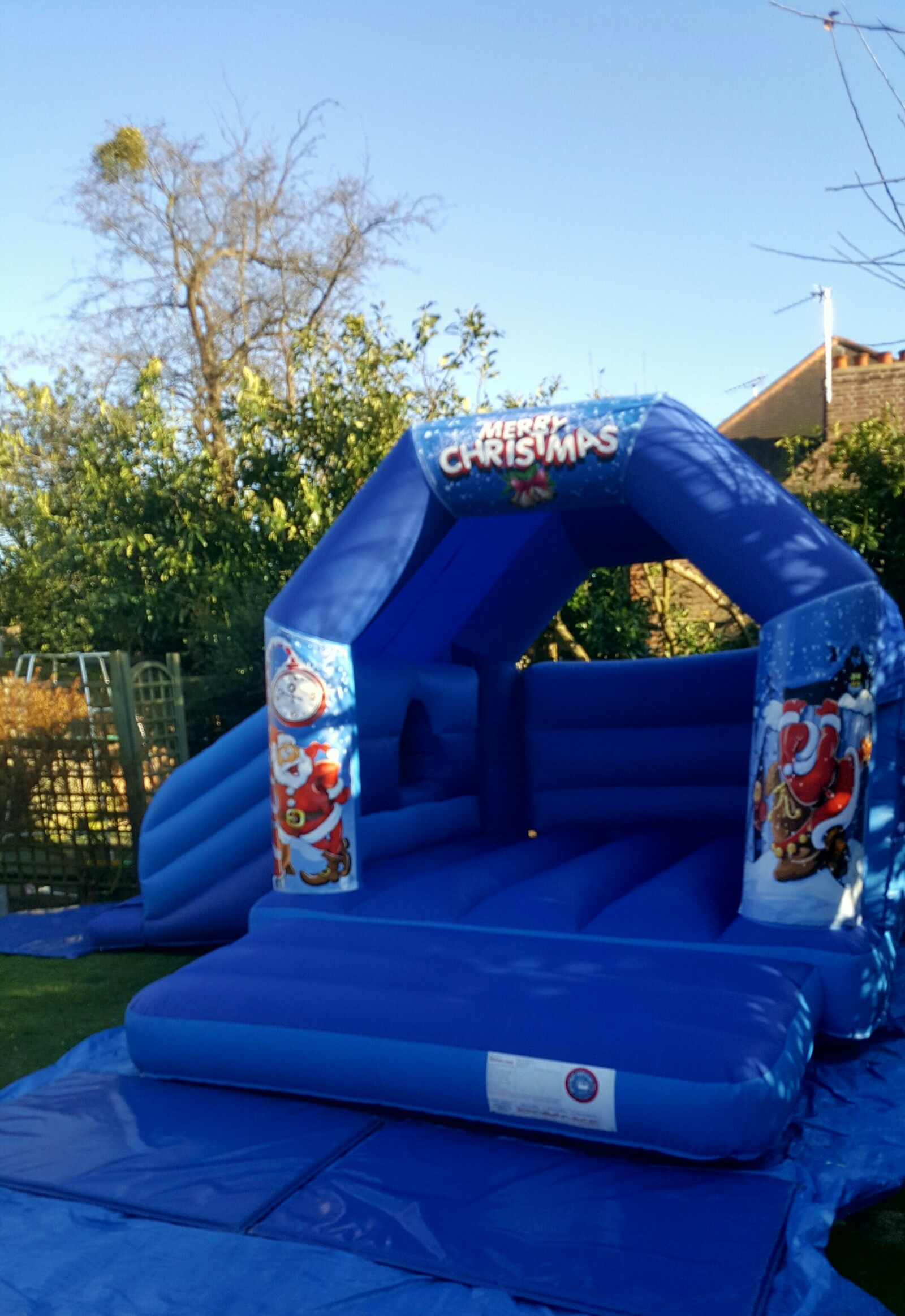 CHRISTMAS BOUNCY CASTLE 16FT vs 15ft - Bouncy Castle Hire, Soft Play ...