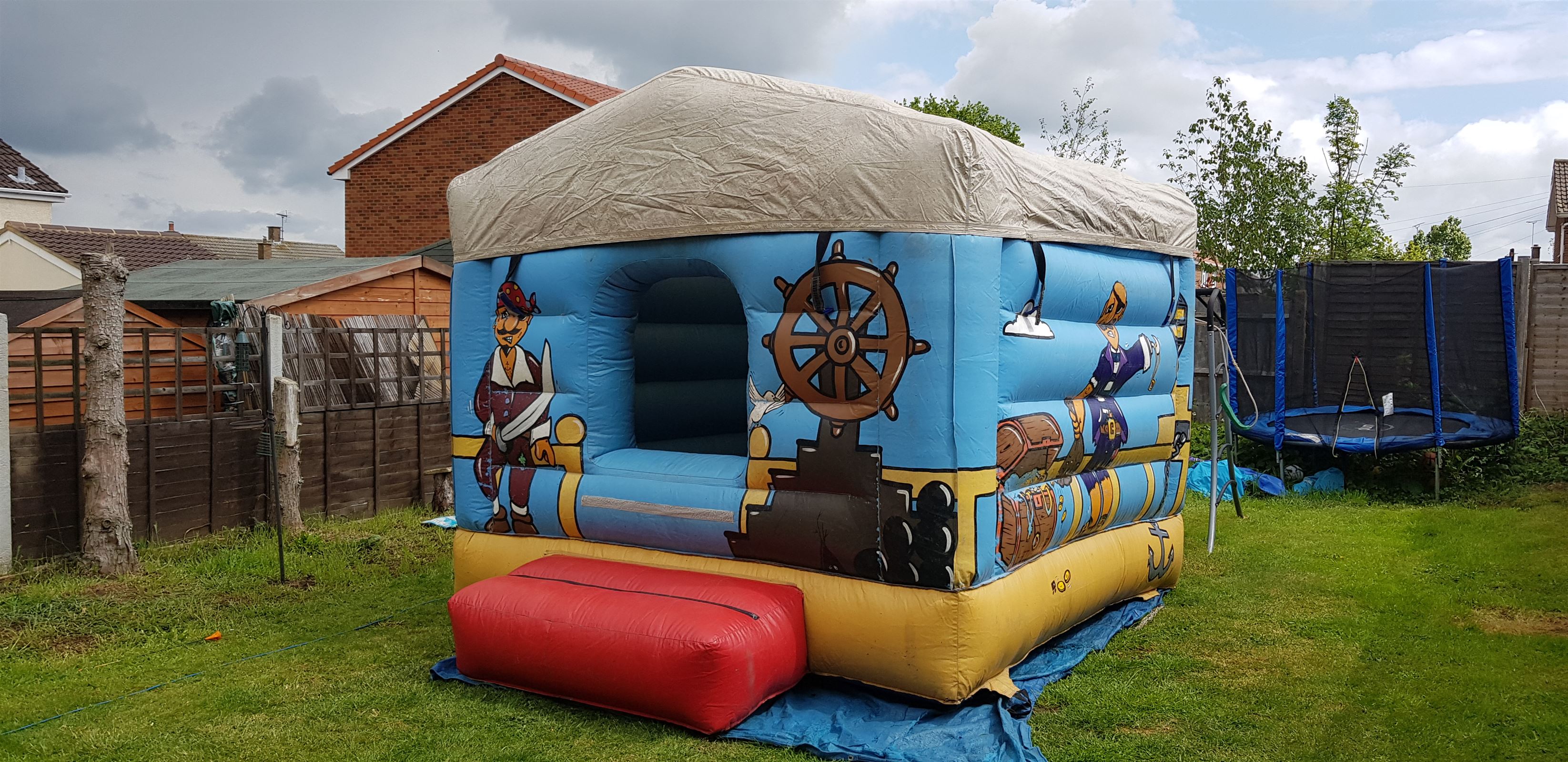 Cheap bouncy castles for hire in Chelmsford and Essex area.