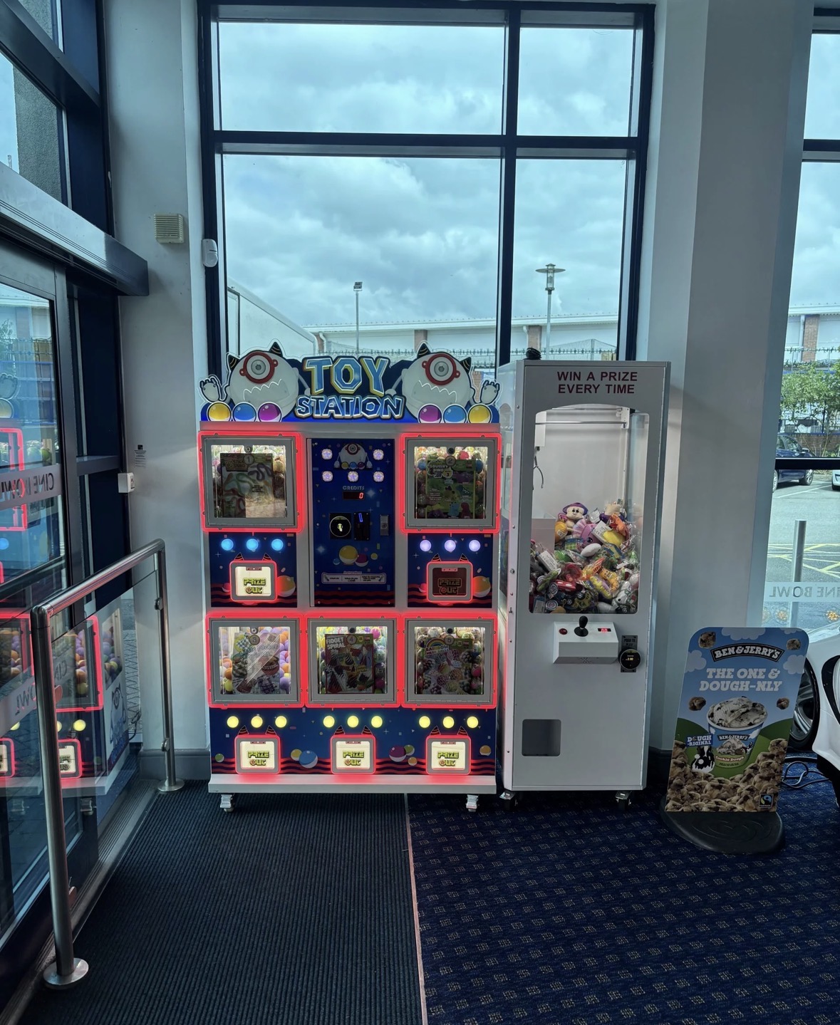 Toy Sampler Machine Toy Capsule Vending Machine for Venues UK
