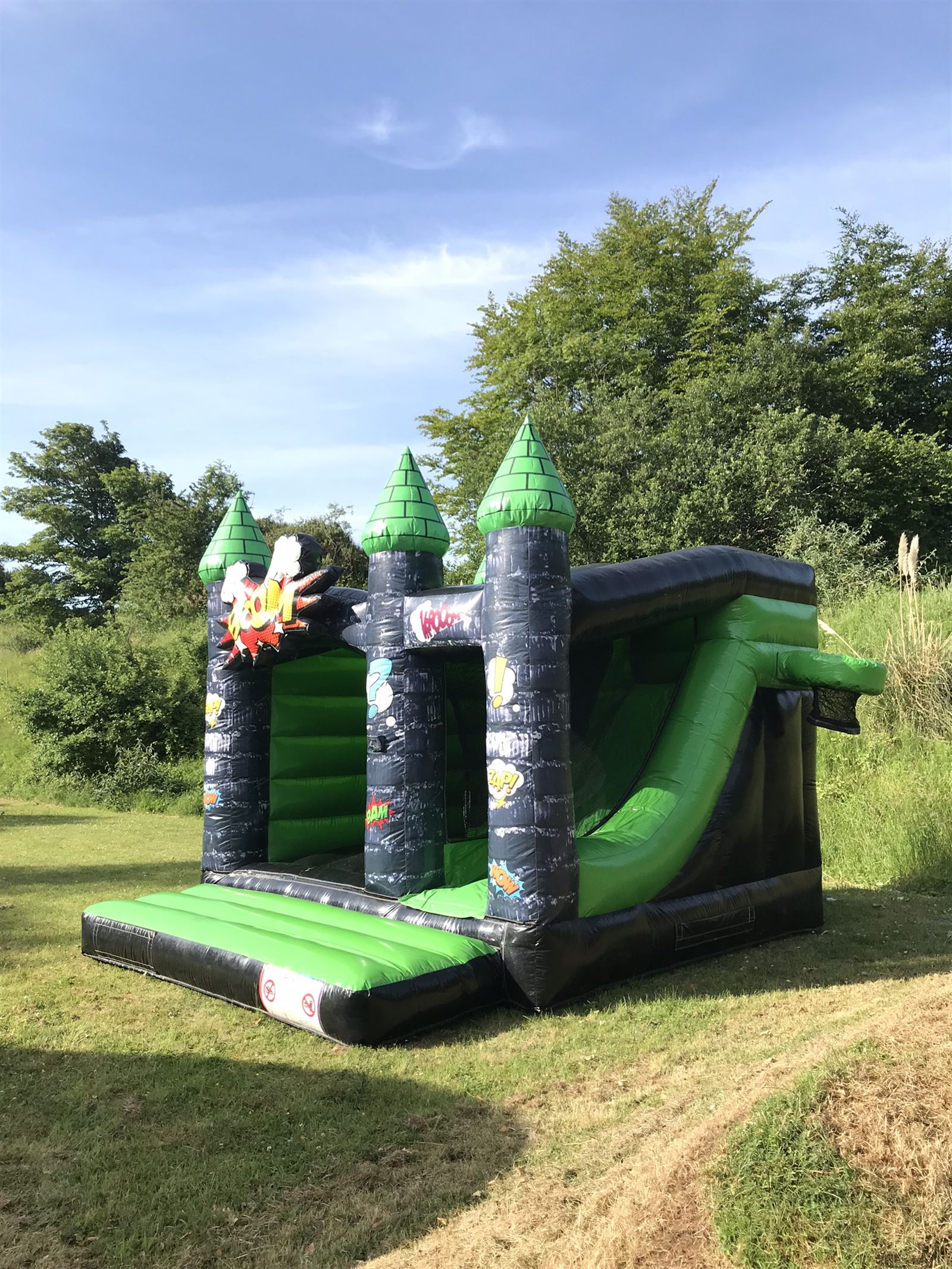 bouncing castle with slide