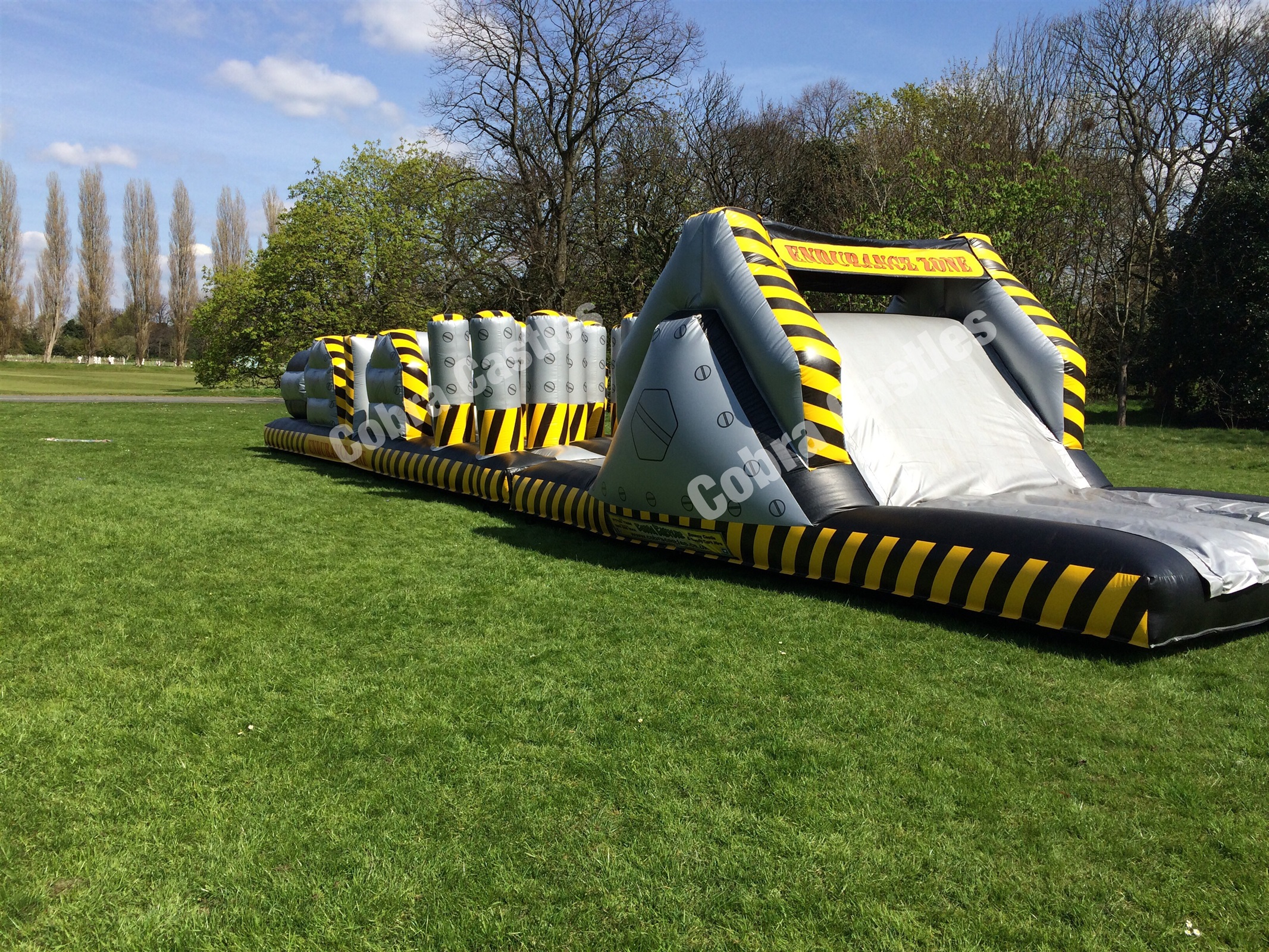 60ft-assault-course-inflatable-hire