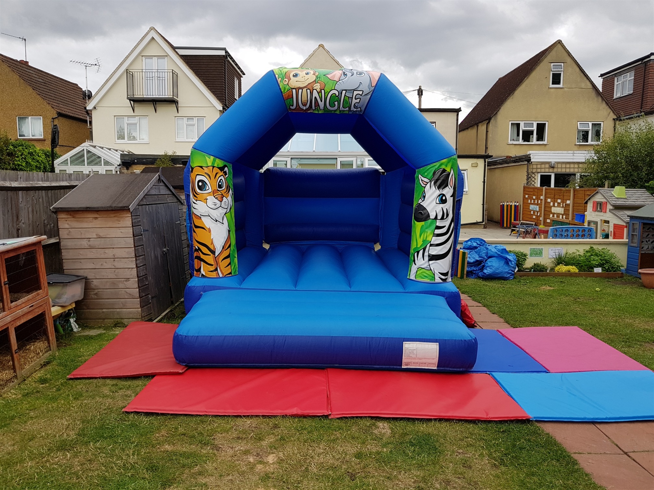 bouncy castle and soft play hire
