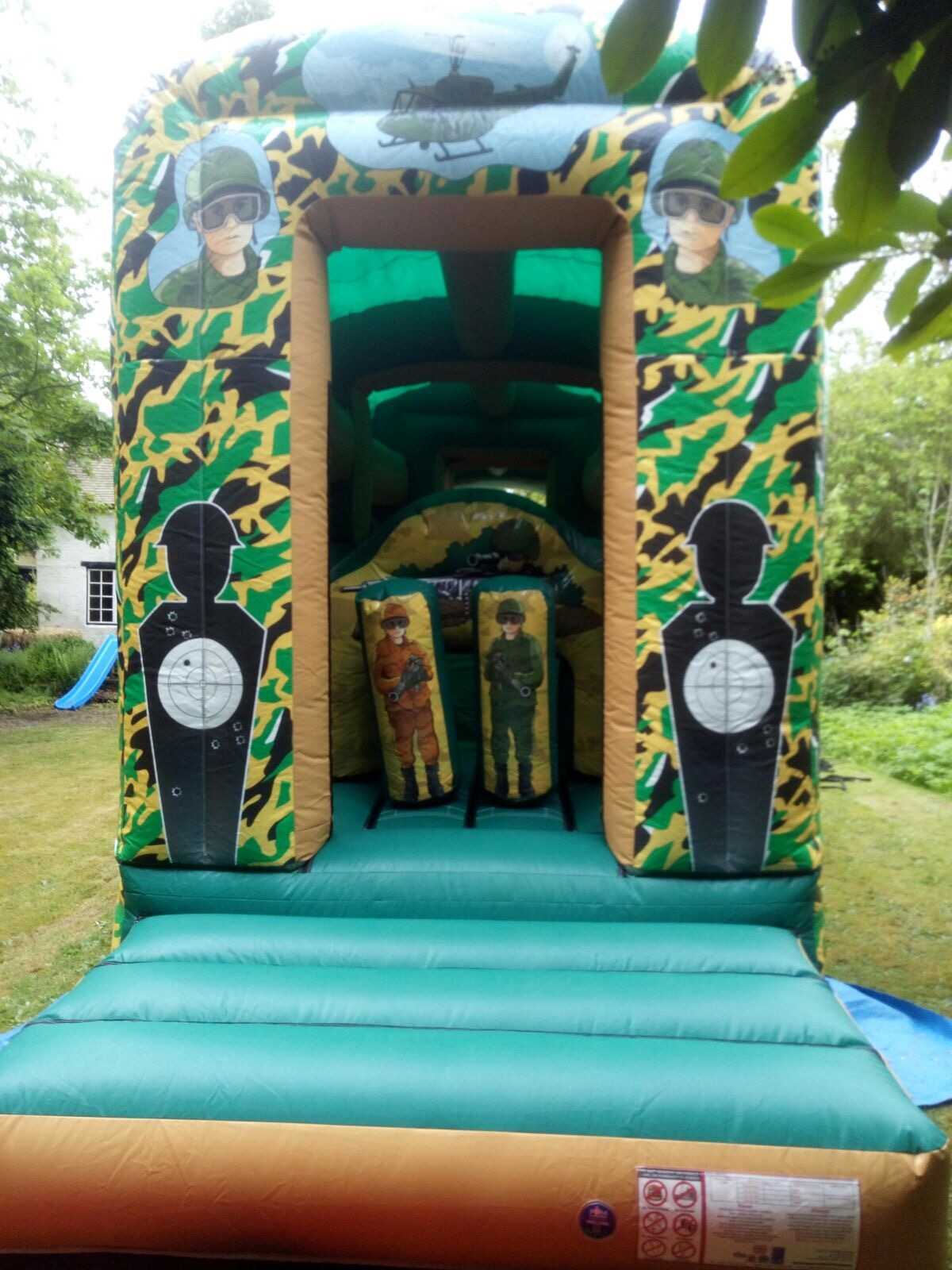 army-assault-course-bouncy-castles-in-west-midlands-cannock-walsall