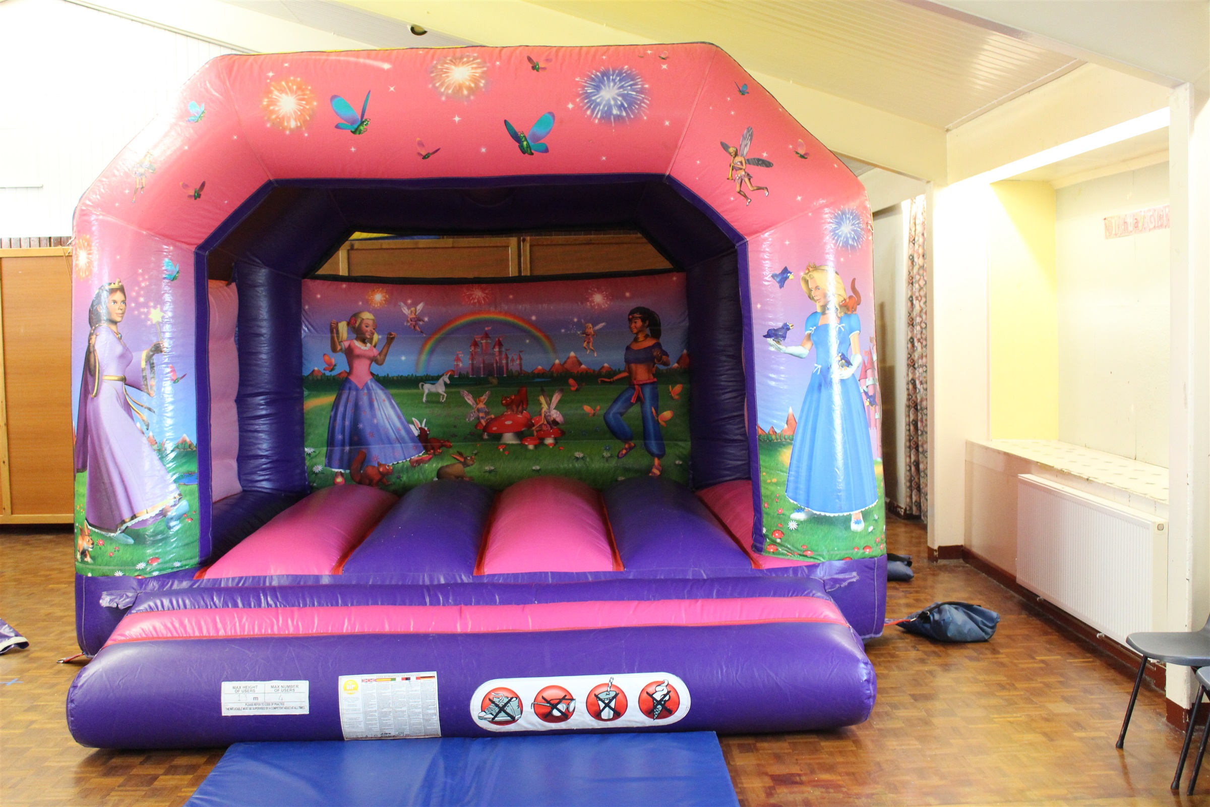 childrens bouncy castles