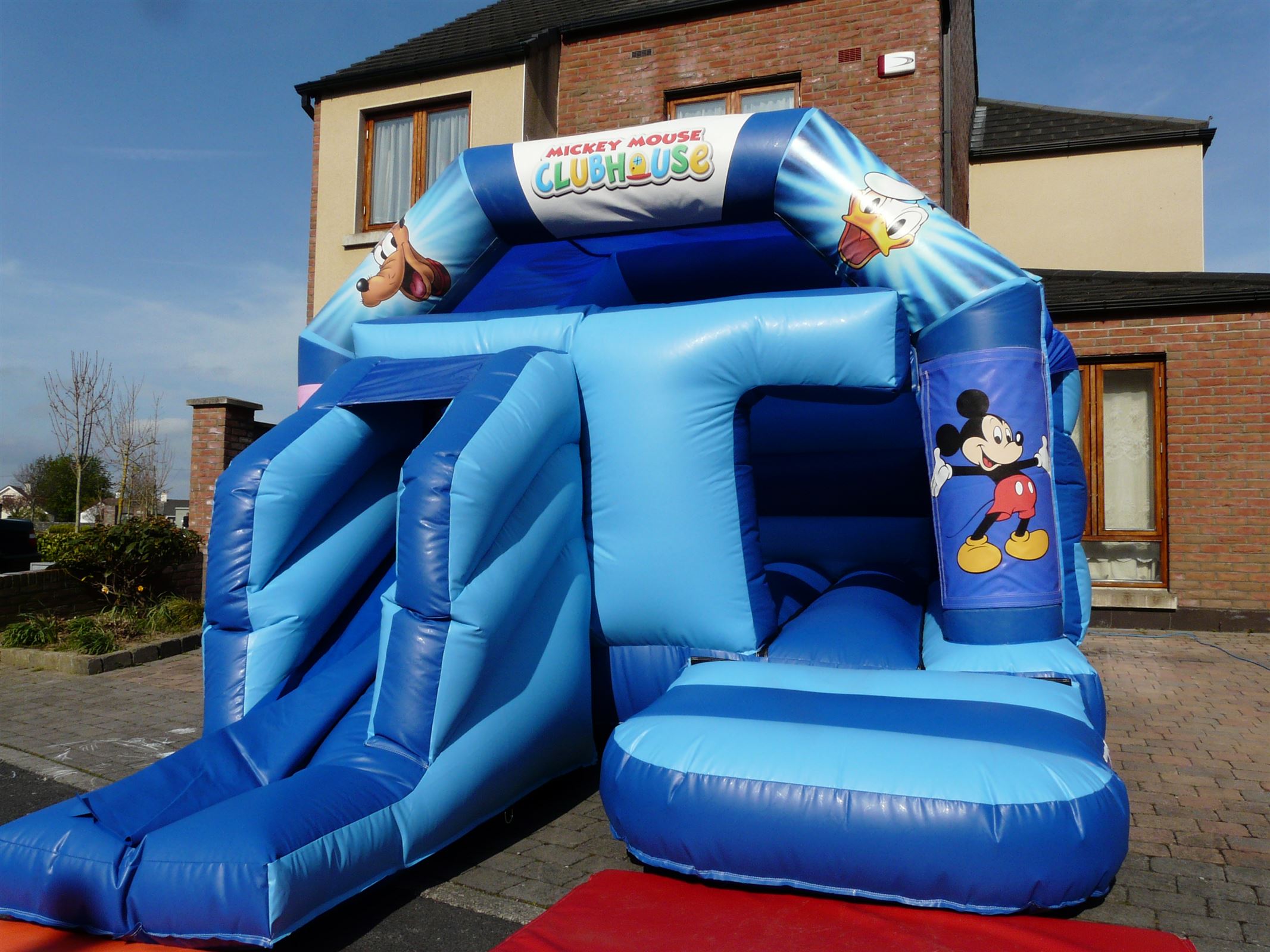 bouncy castle for 3 year old
