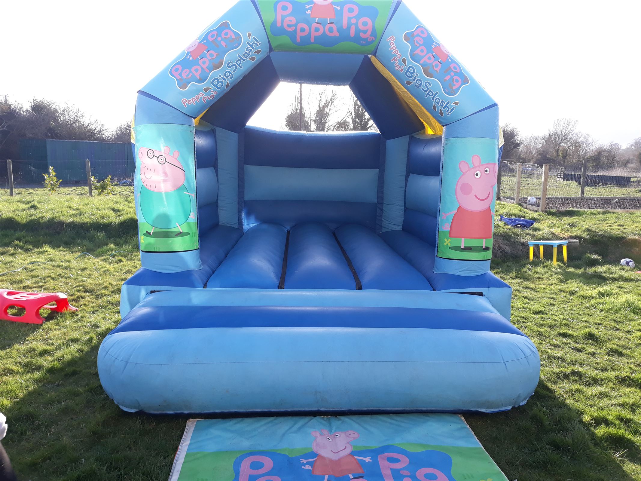 peppa pig bouncy castle hire