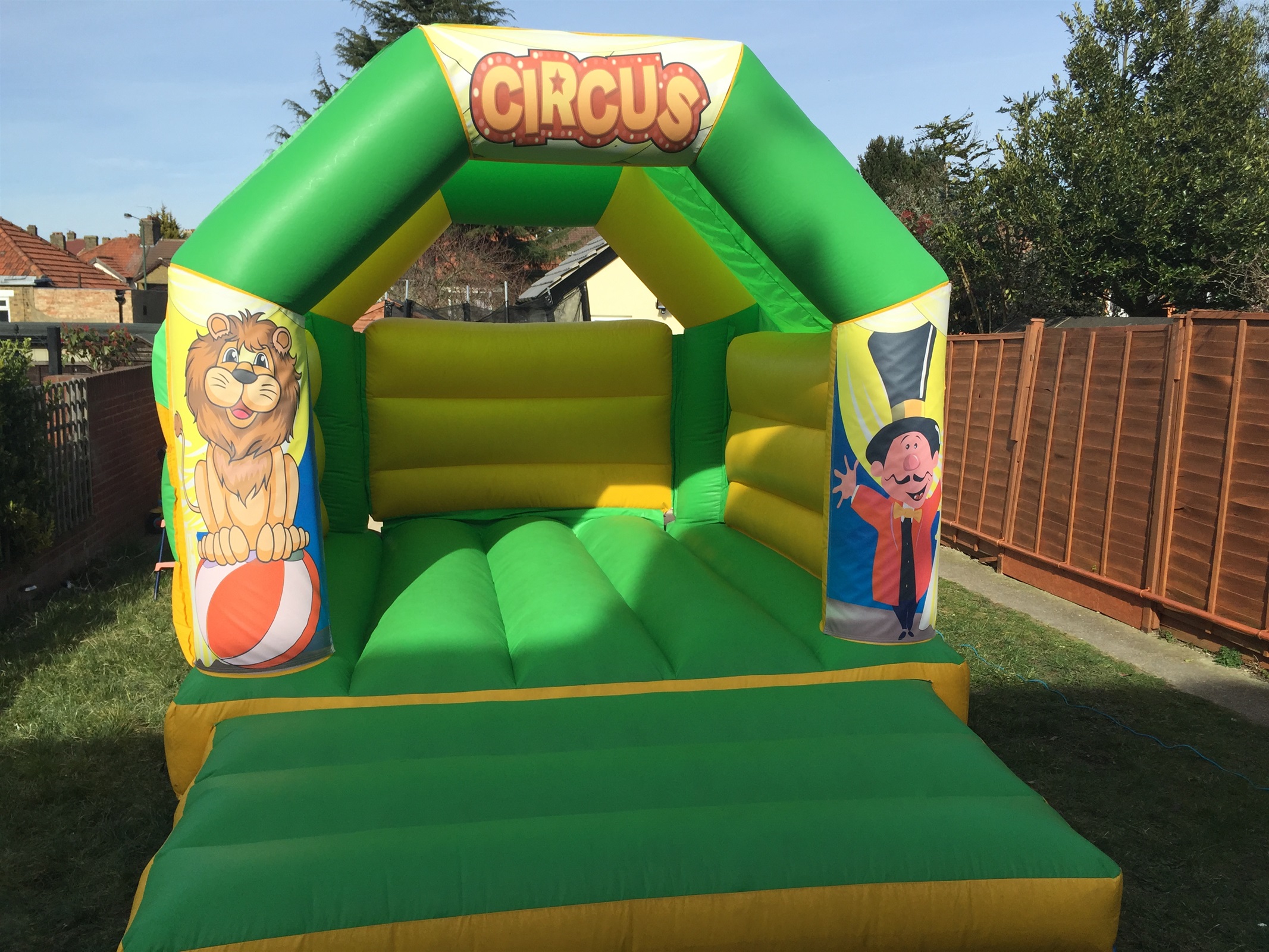 bouncy castle for 6 year old