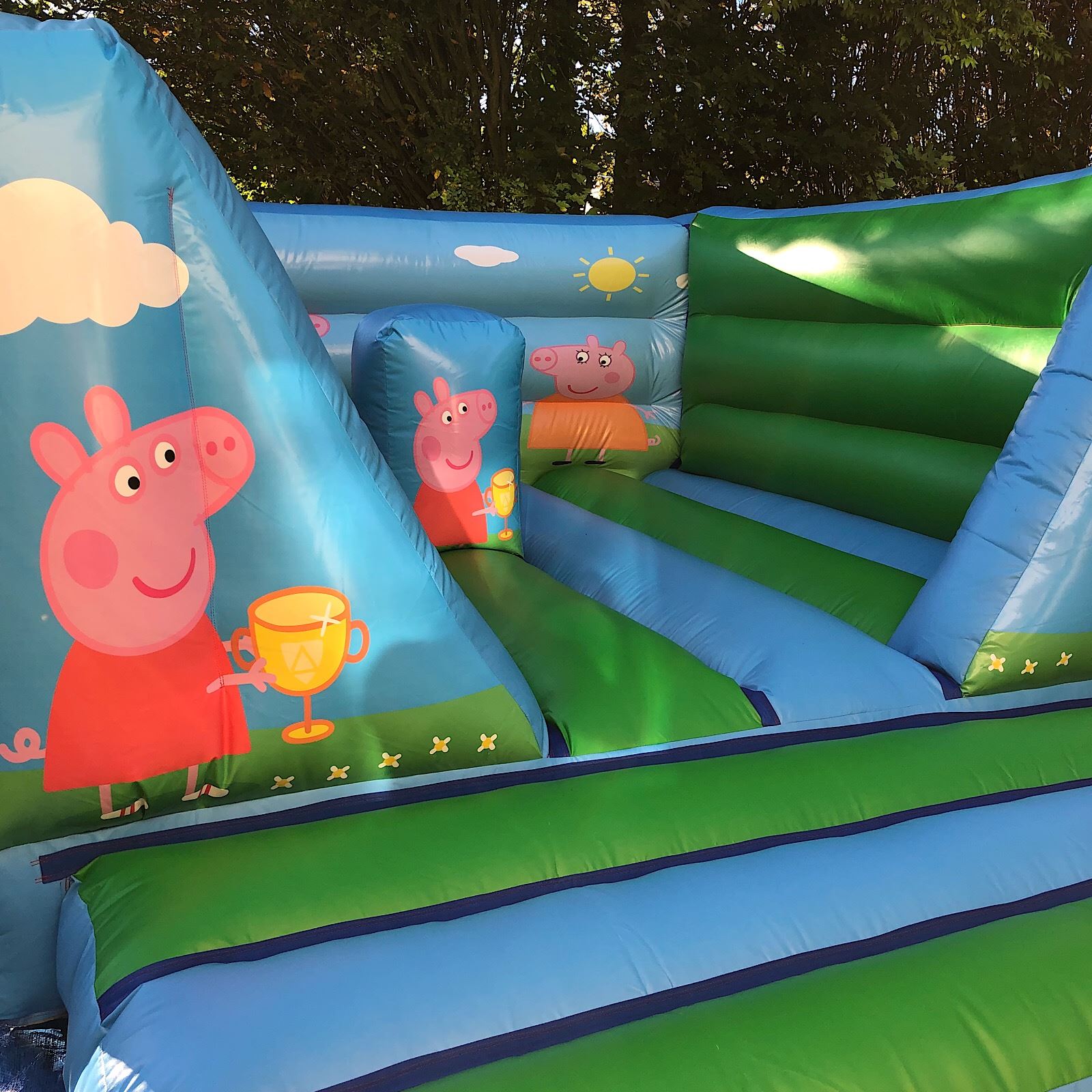 peppa pig bouncy castle hire