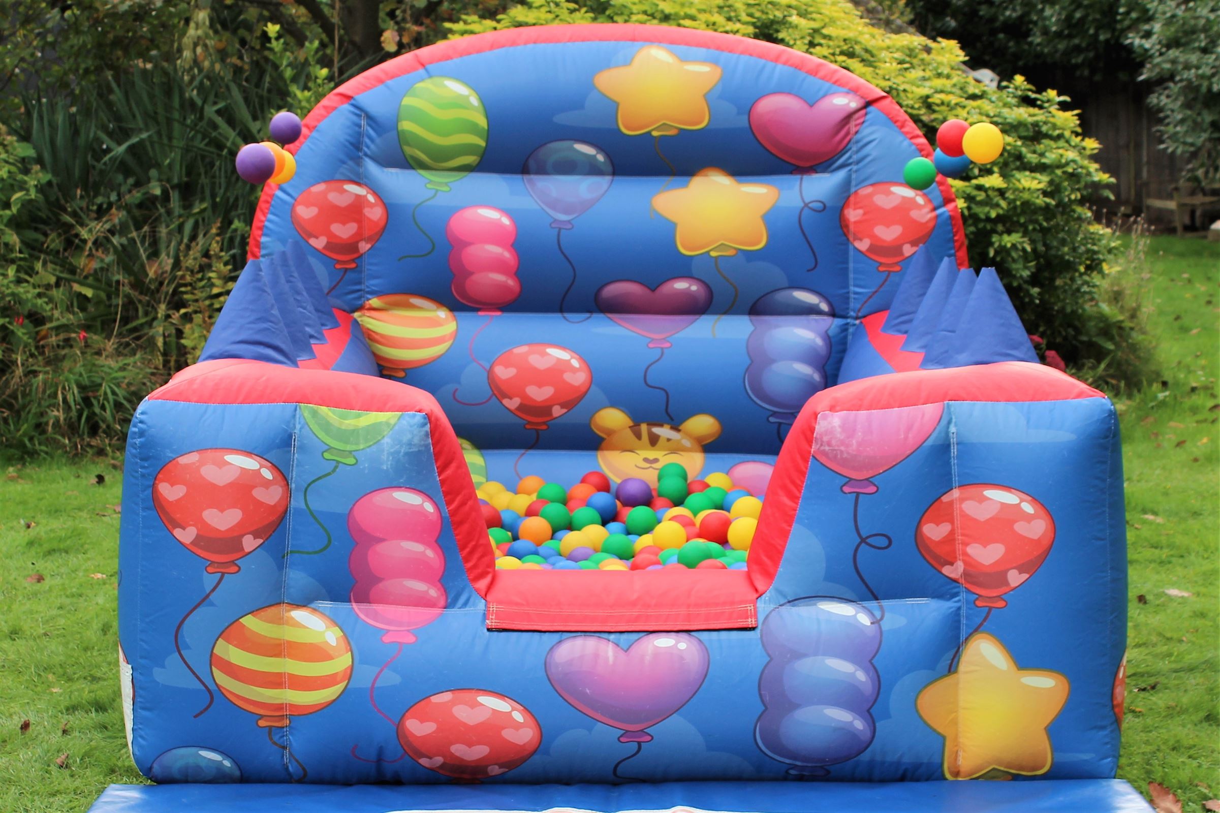 bouncy castle and soft play hire