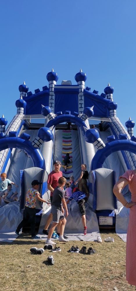 Medievil Super Slide Hire - ice-rinks.co.uk in UK | Ice-rink Uk
