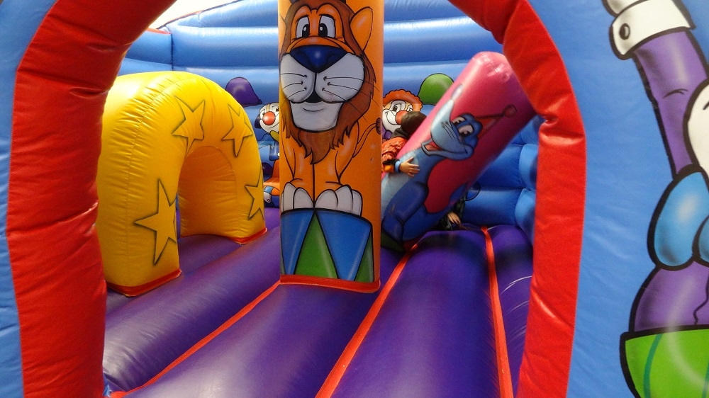 bouncy castle for 3 year old