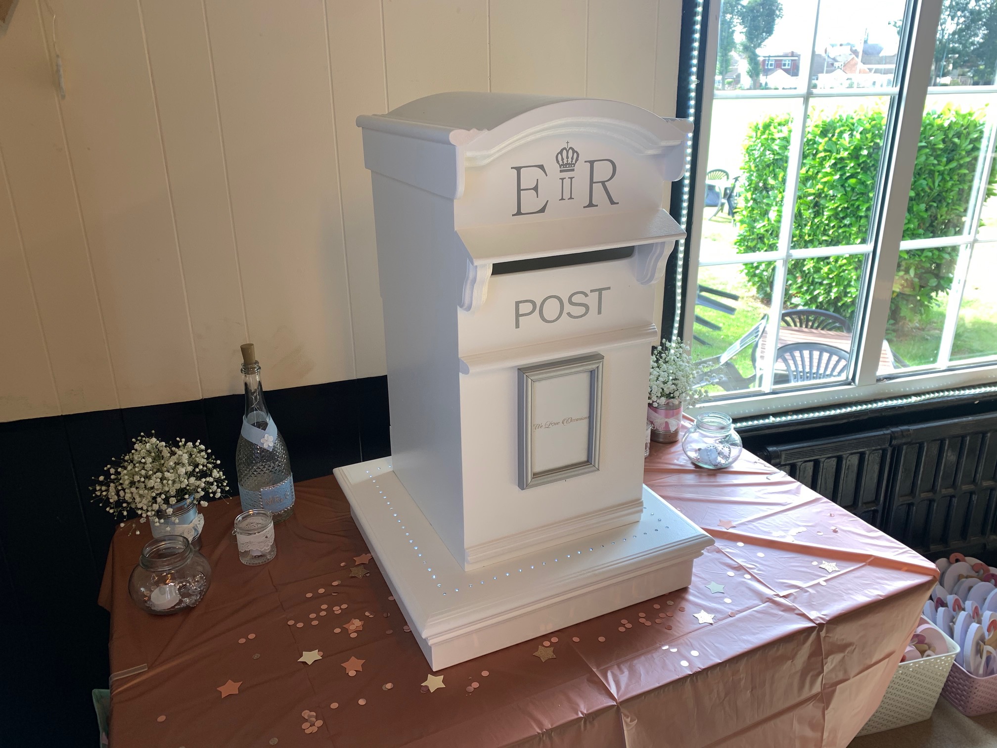 White Post Box - Event Entertainment in London | We Love Occasions