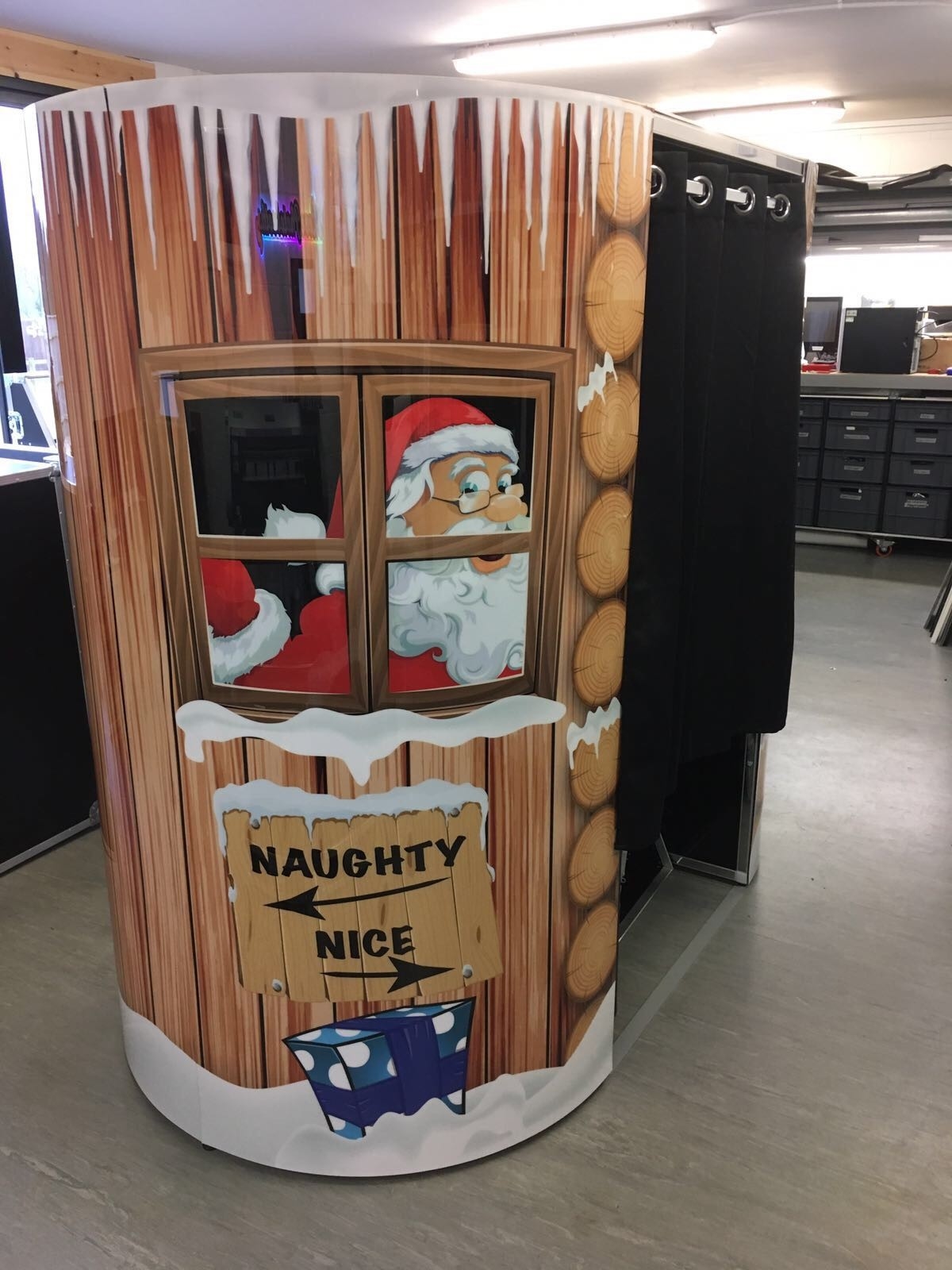 christmas-photo-booth-corporate-entertainment-in-essex-london