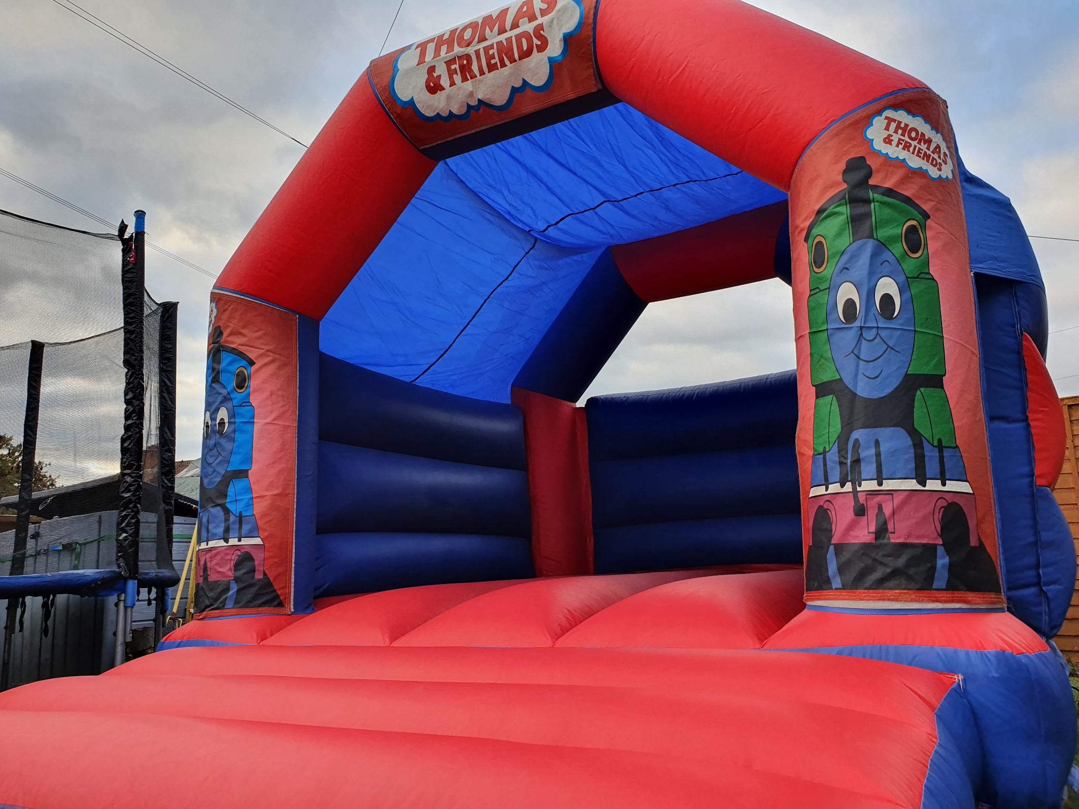 thomas the tank engine bounce house