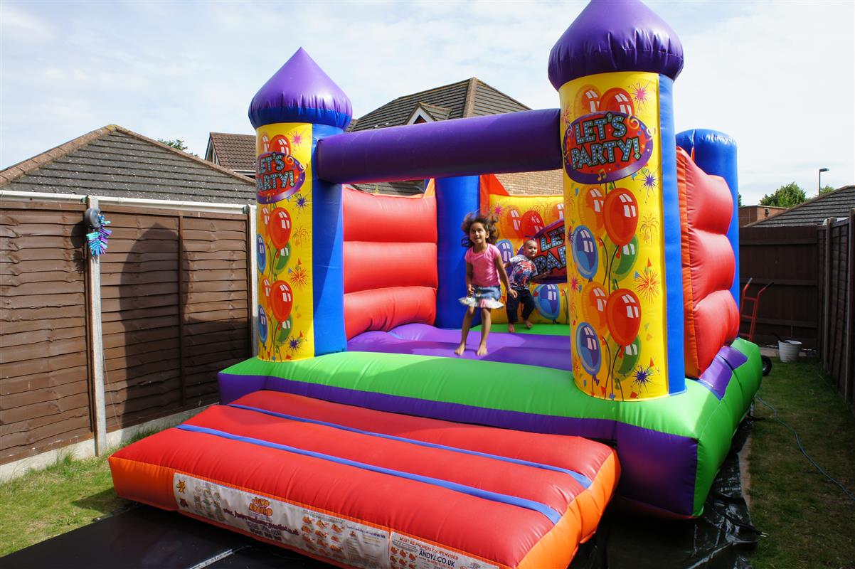 Classic H-Frame Castle - Bouncy Castle Hire in Slough, Windsor, Iver ...