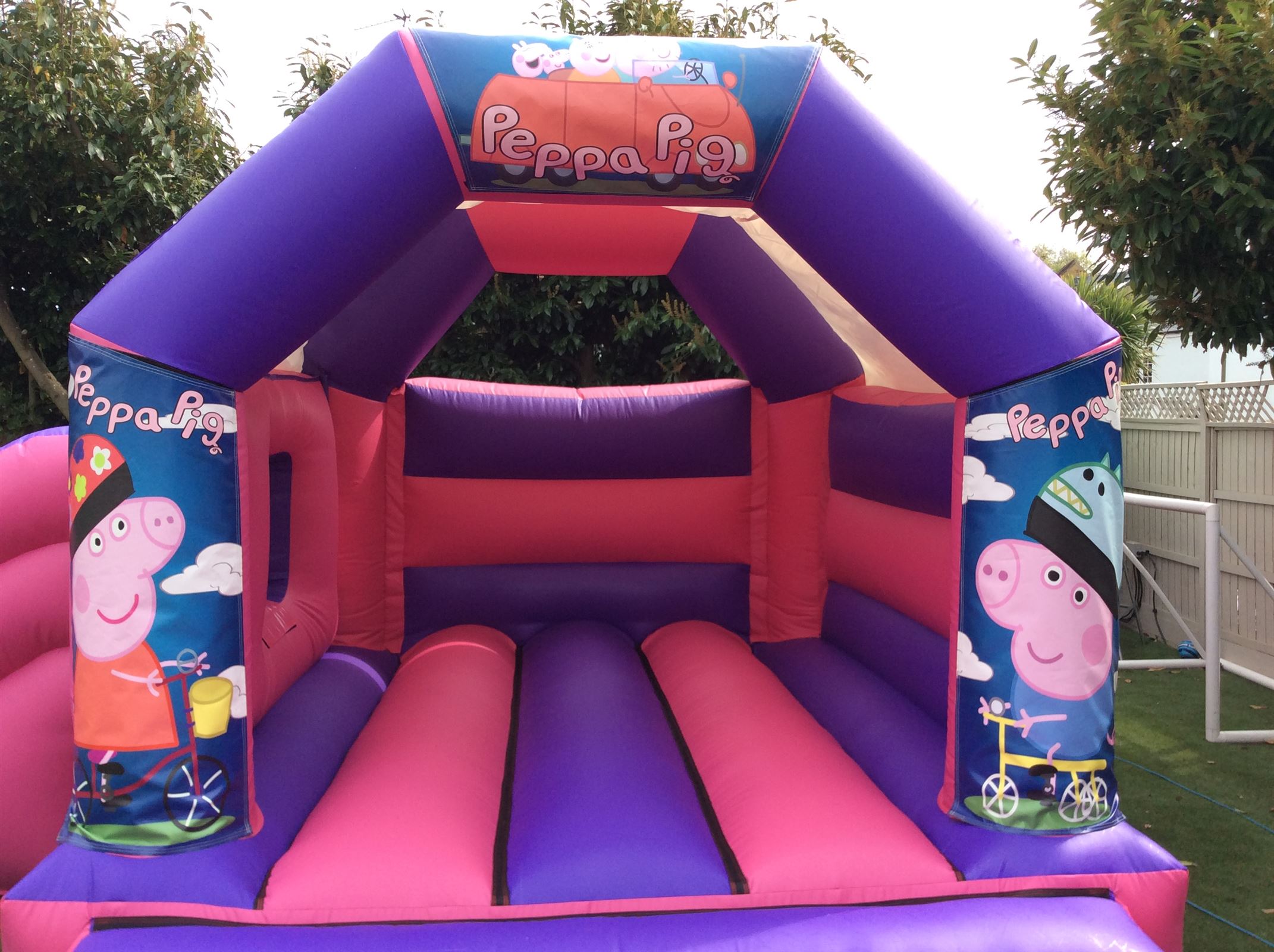 peppa pig bouncy castle hire