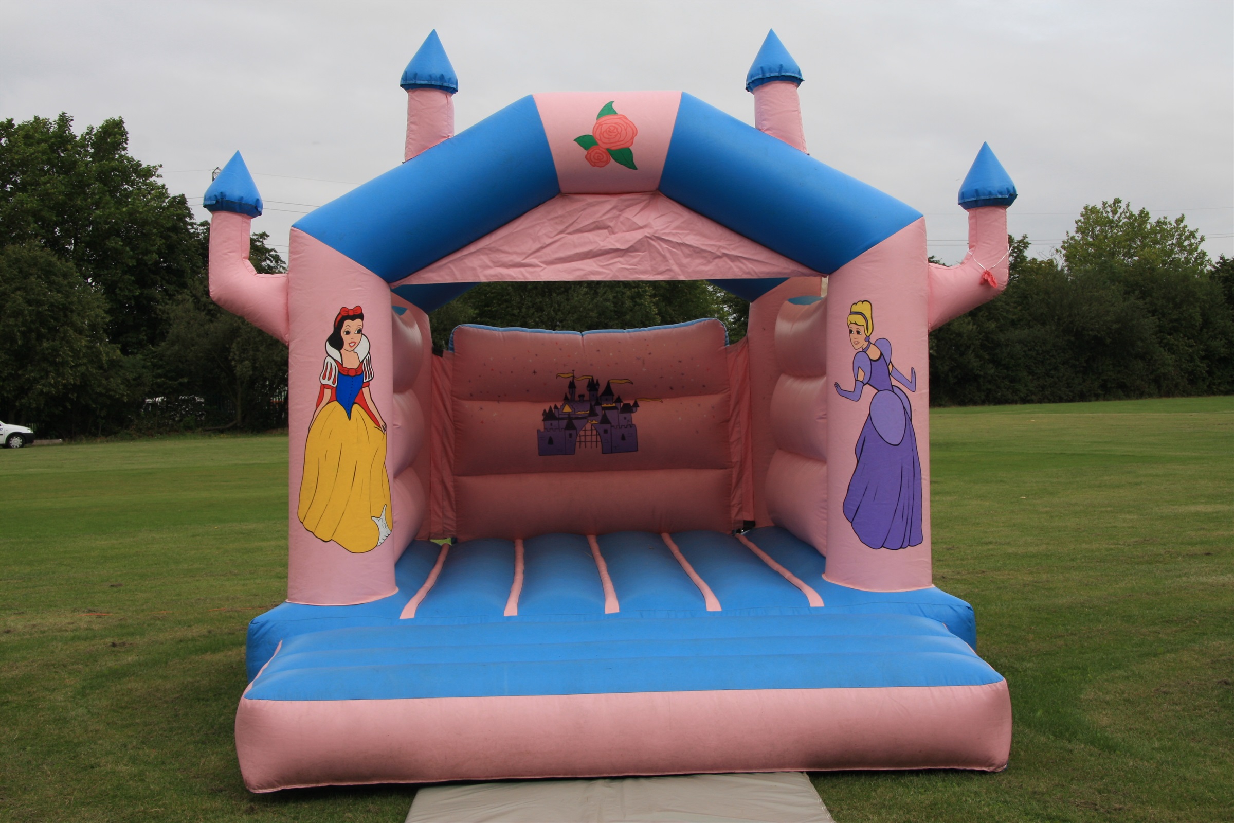 Bouncy Castle - Classic Princess - Bouncy Castle Hire in Essex ...