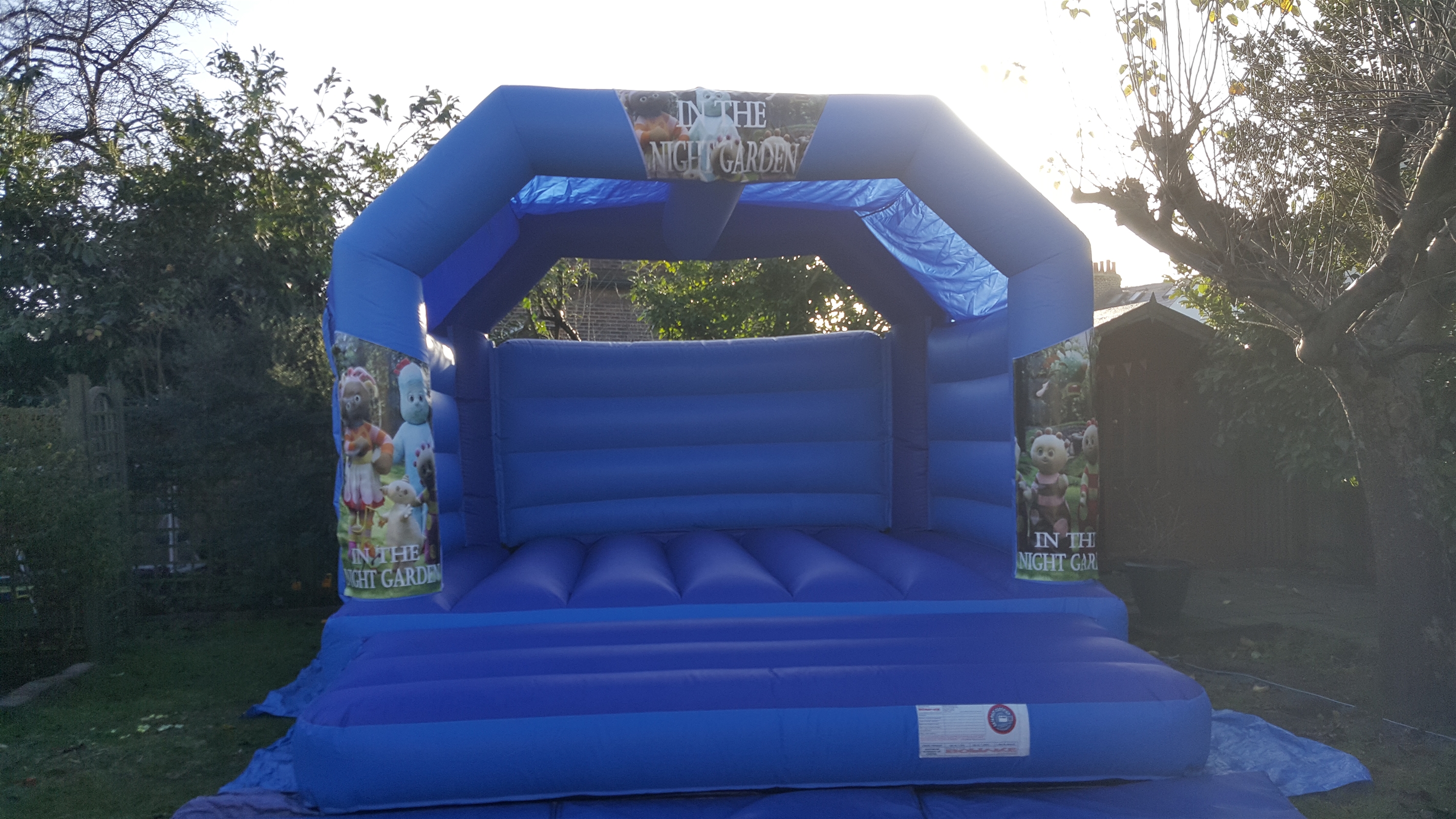 IN THE NIGHT GARDEN BOUNCY CASTLE 15FT vs 15ft - Best Bouncy Castle ...