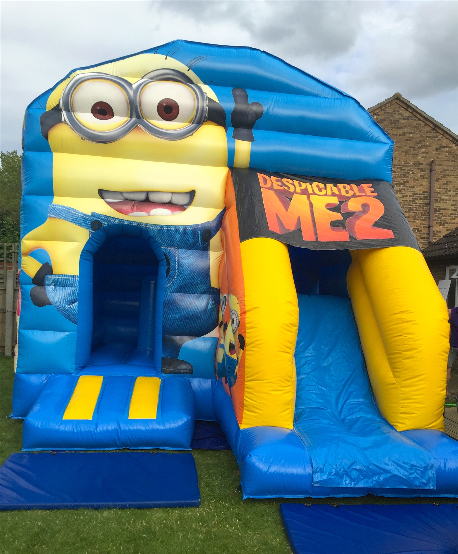 childrens bouncy castles