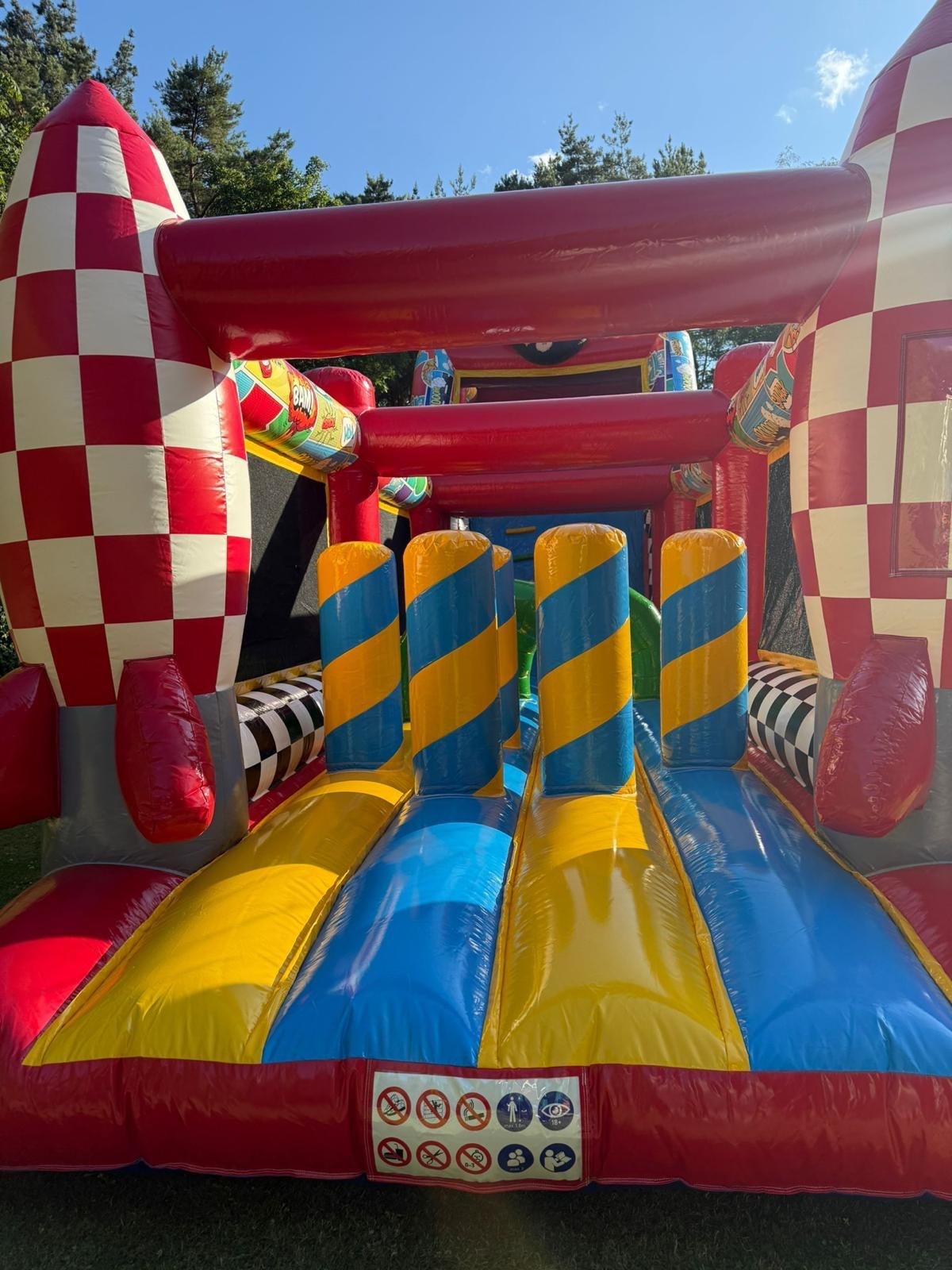 Comic Run Assault Course - Bouncy Castle Hire in Tiptree | Bouncy ...