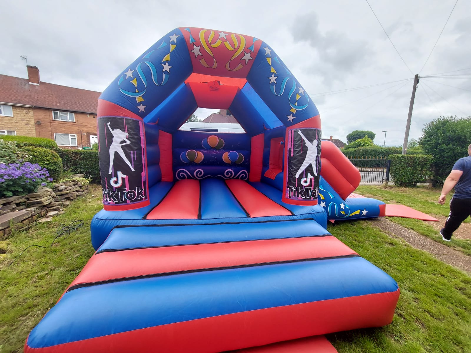 tiktok bouncy castle hire