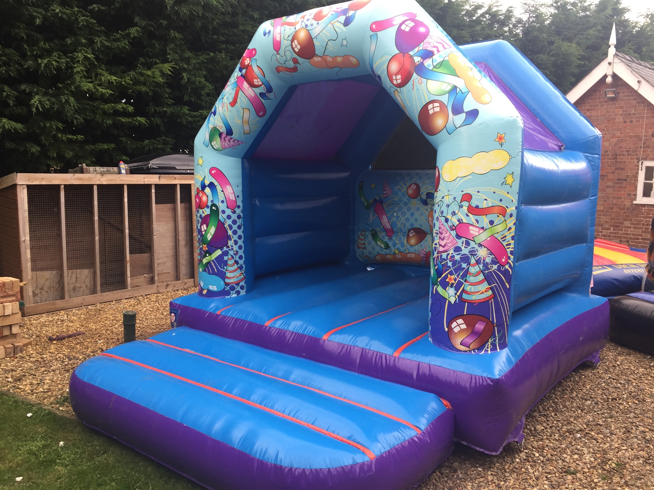 party-bouncy-castle-hire-in-dartford