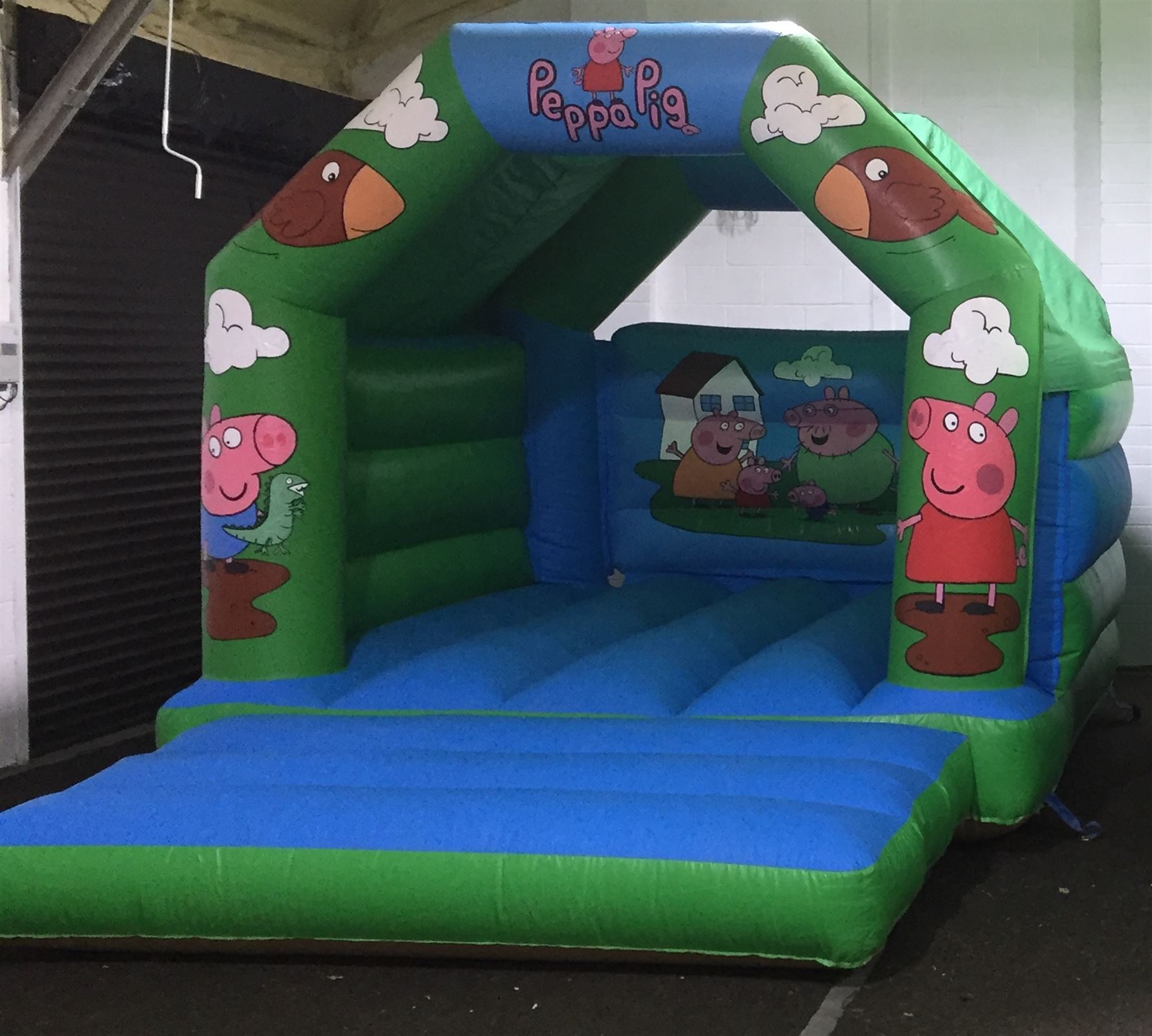 peppa pig bouncy castle hire