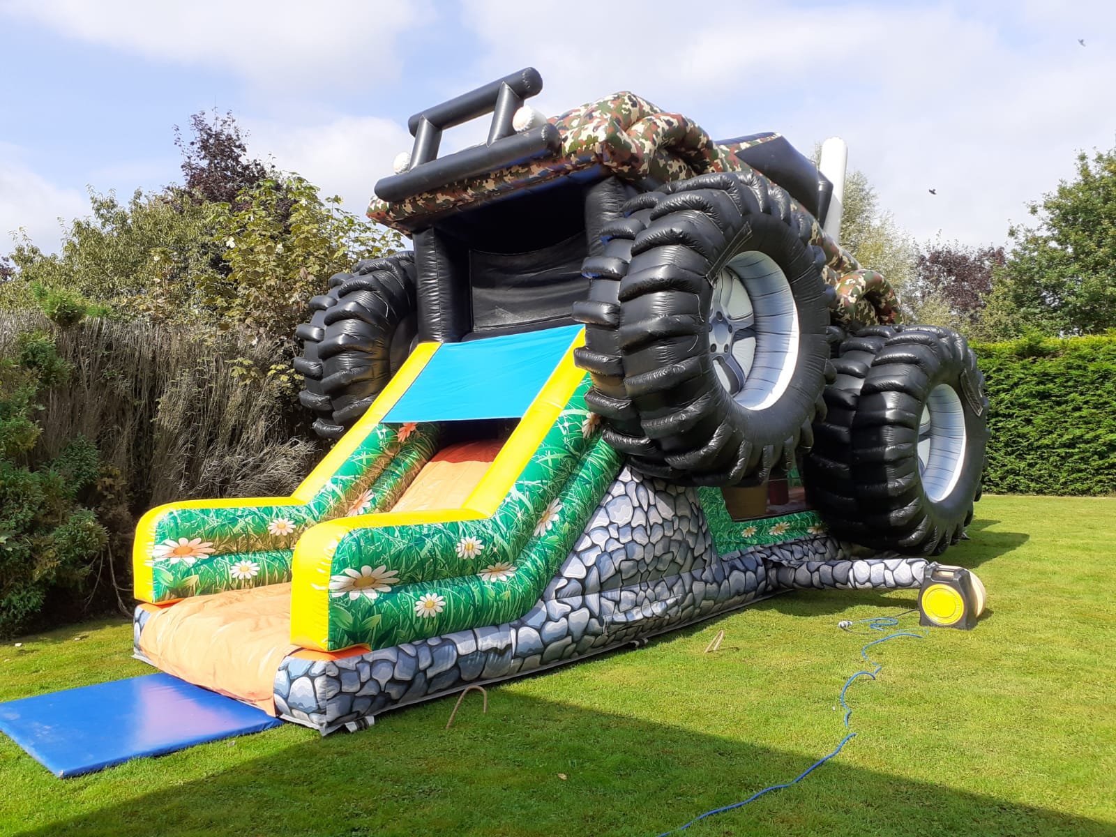 obstacle course bouncy castle hire