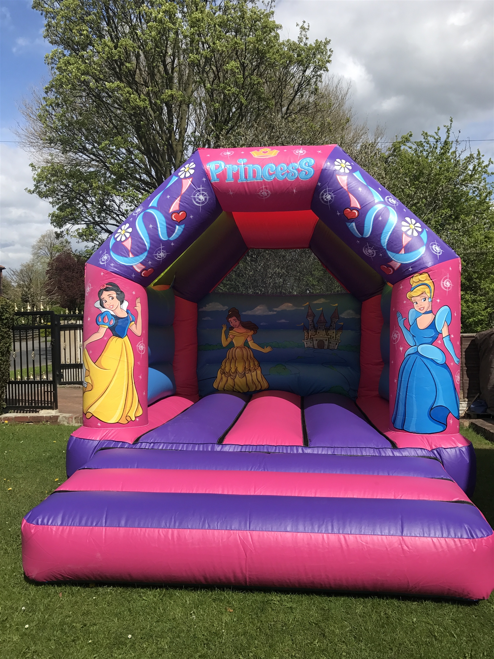 Kids Castles Best Bouncy Castle Hire, Inflatables service in Leeds