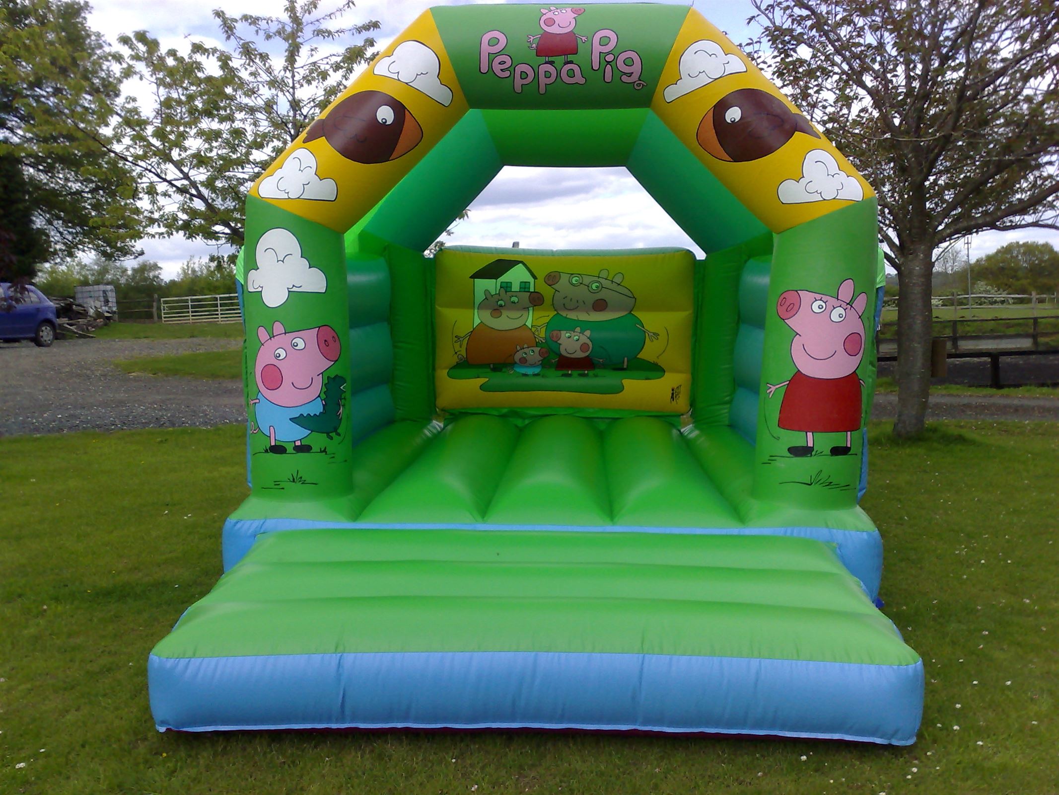 peppa pig bouncy castle hire