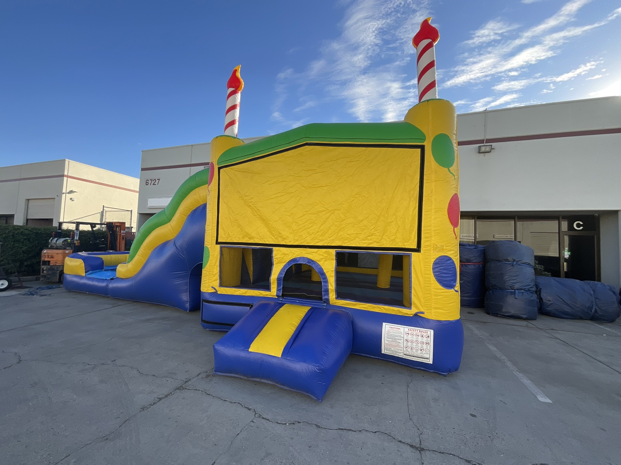 For Sale 5 n 1 Combo Wet/Dry Birthday Cake Bounce House