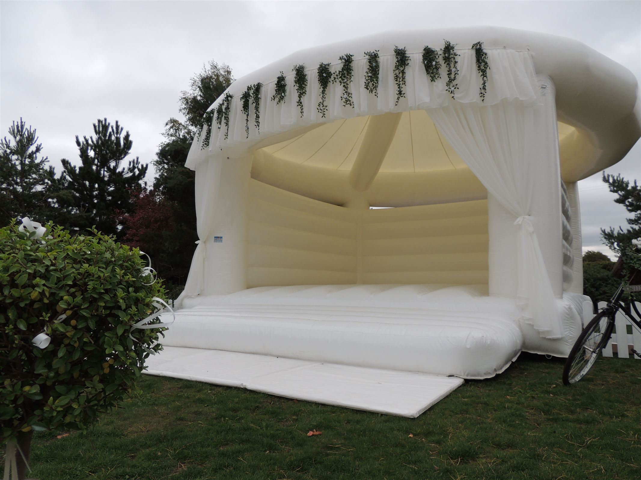 bouncy castle hire for wedding