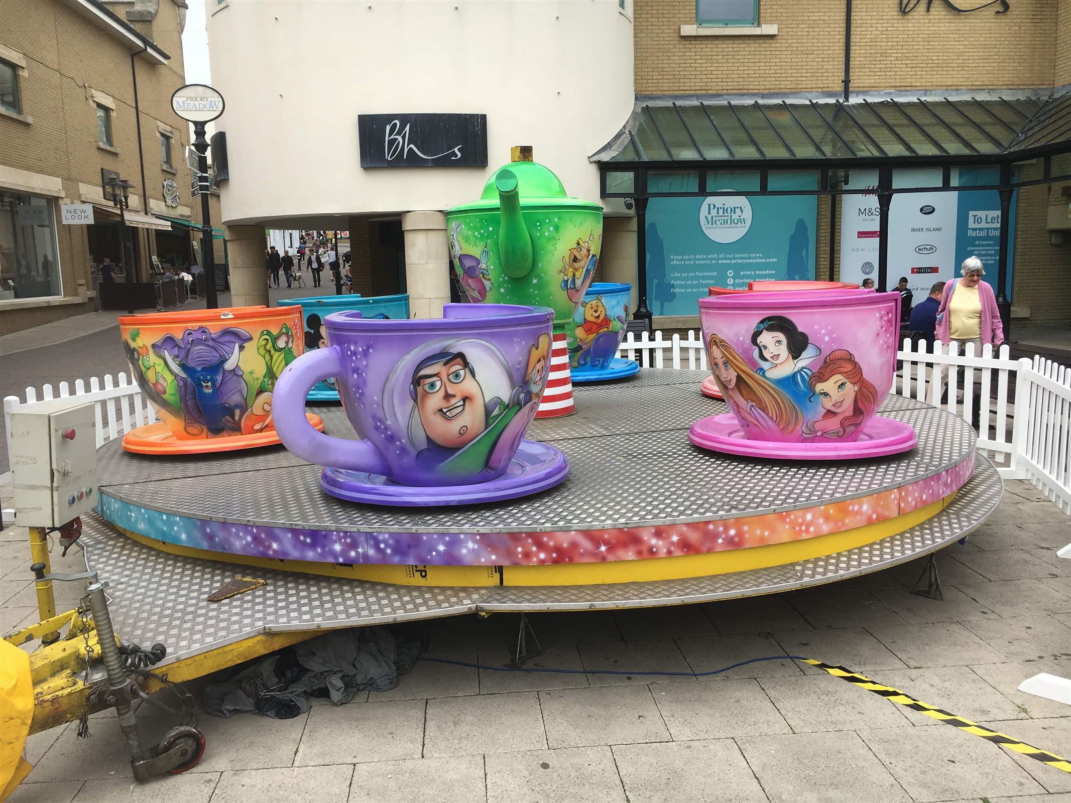 tea-cup-ride-hire-bouncy-castle-hire-fairground-attractions-and