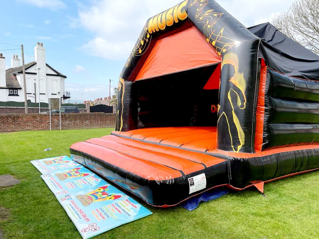 Inflatable Nightclub (15x18ft) - Bouncy Castle Hire in Birmingham,  Coventry, Sutton Coldfield, Bromsgrove, Solihull & the West Midlands