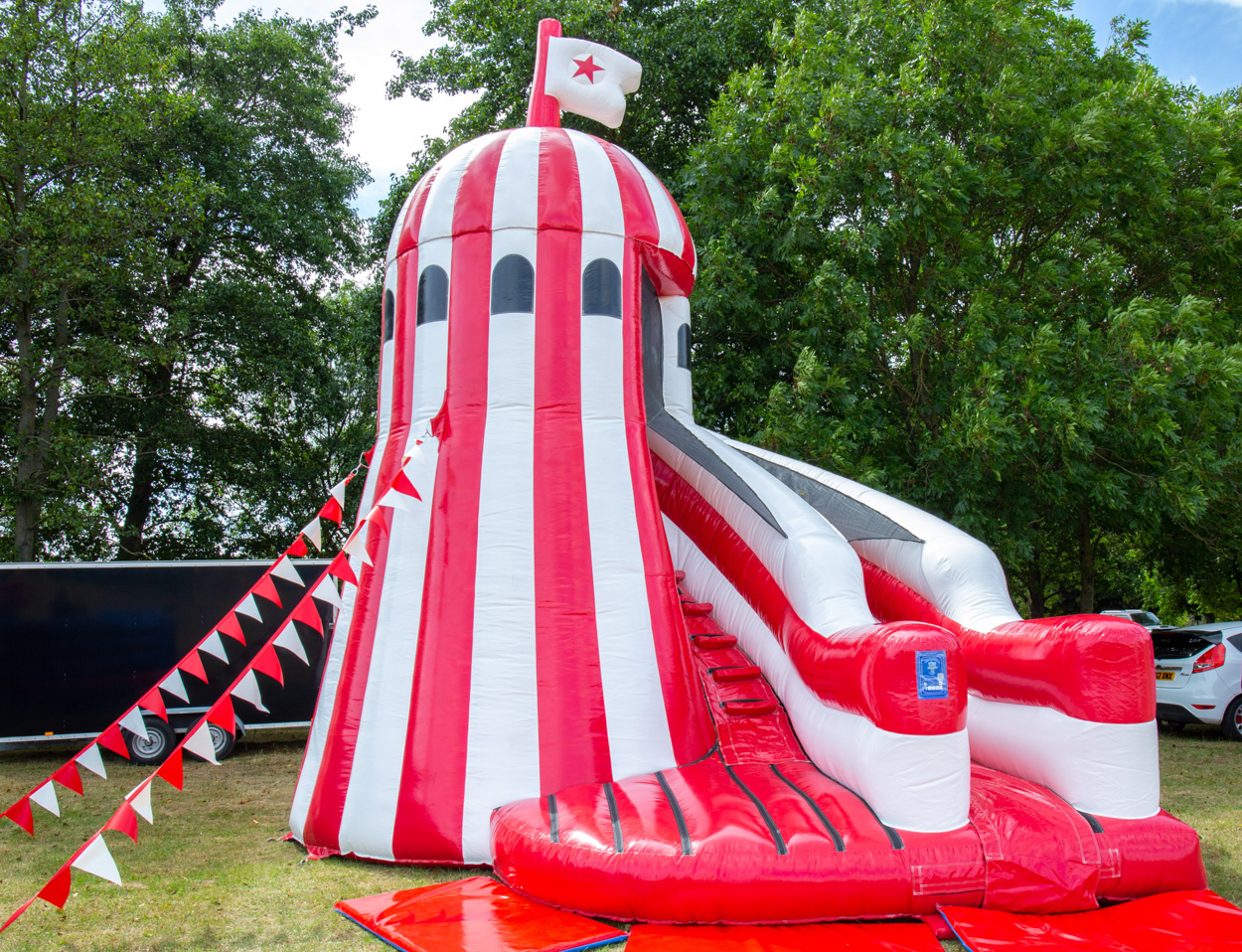 inflatable-helter-skelter-hire-entertainment-hire-uk-live-9-events