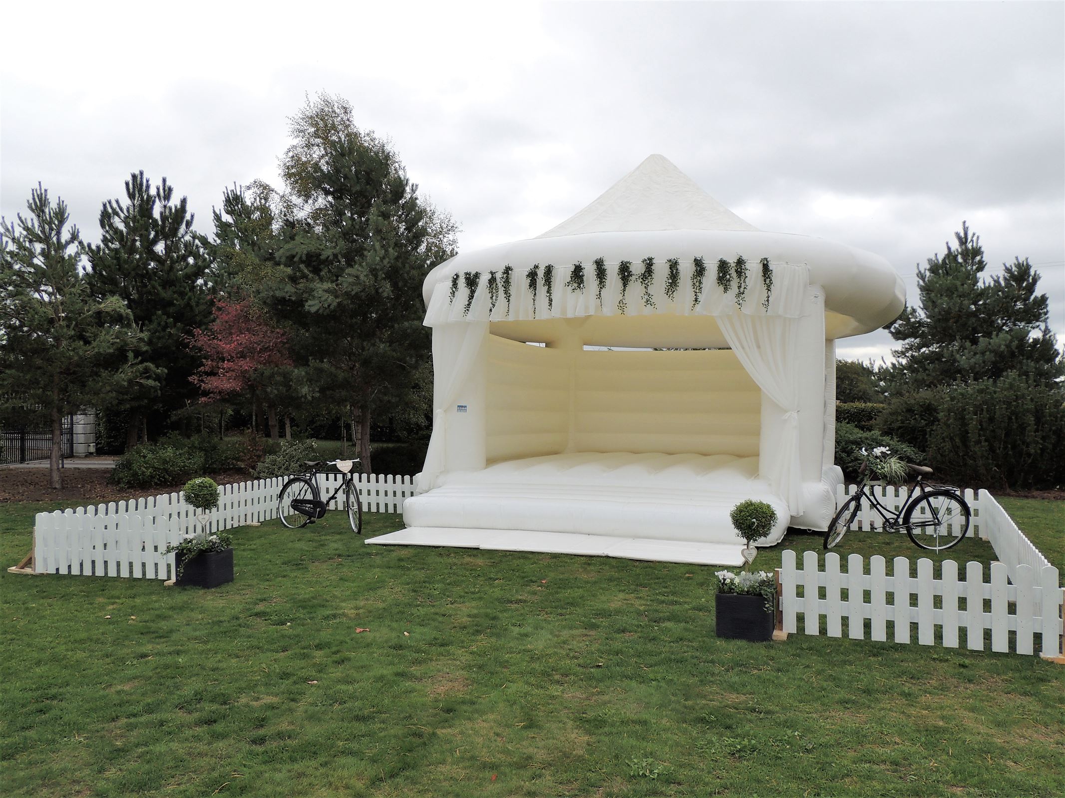 bouncy castle hire for wedding